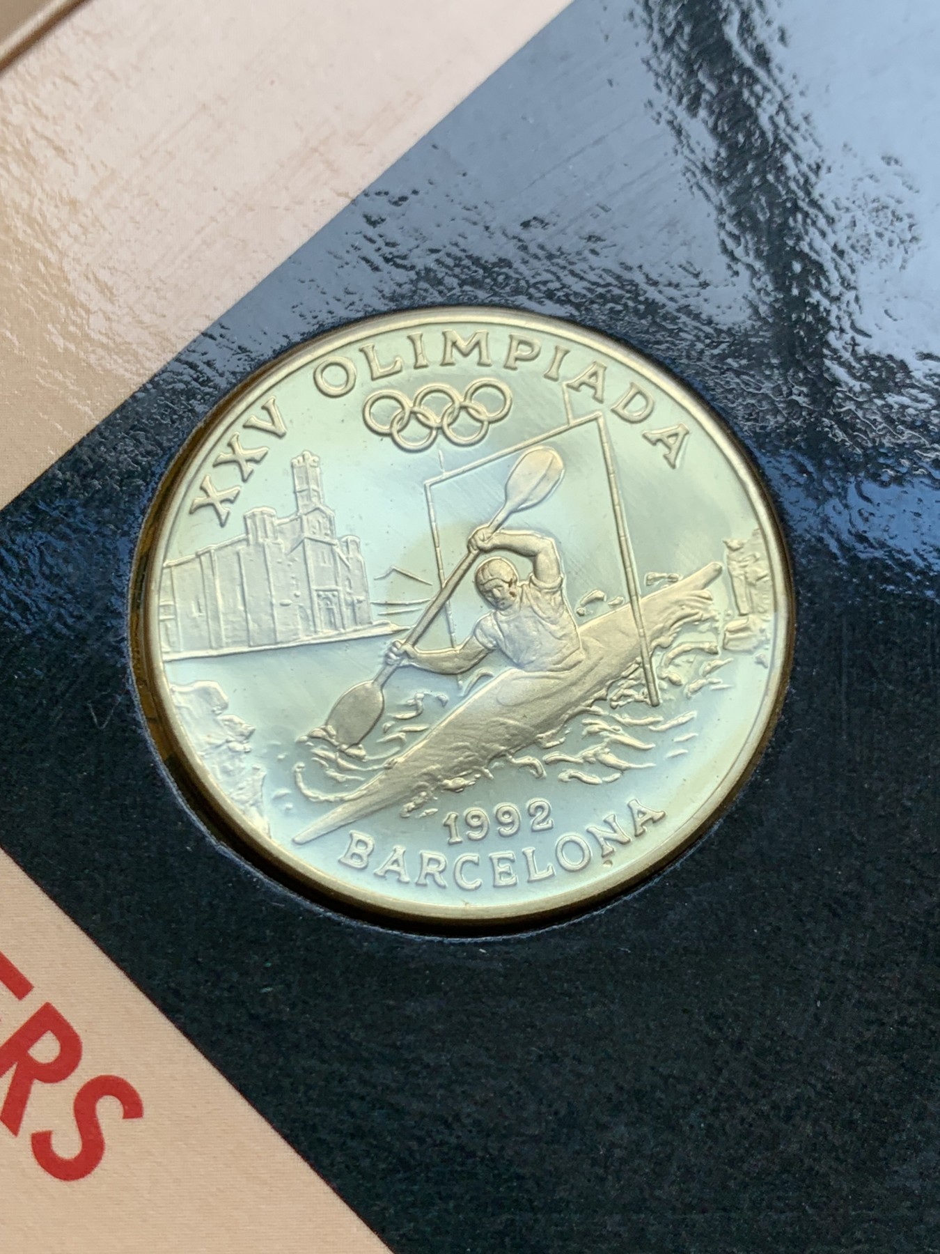 《竞宝斋》第245场-周日，周一 ，周二3场连拍 (全场包邮) 安道尔 1989年卡装第25届巴塞罗那奥运会10、20第纳尔纪念银币 两枚合计28克，含银92.5% 保存很好，有带编号原包证书。