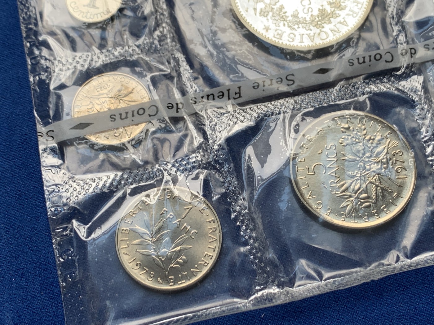 《竞宝斋》第245场-周日，周一 ，周二3场连拍 (全场包邮) 法国1973年大力神套币