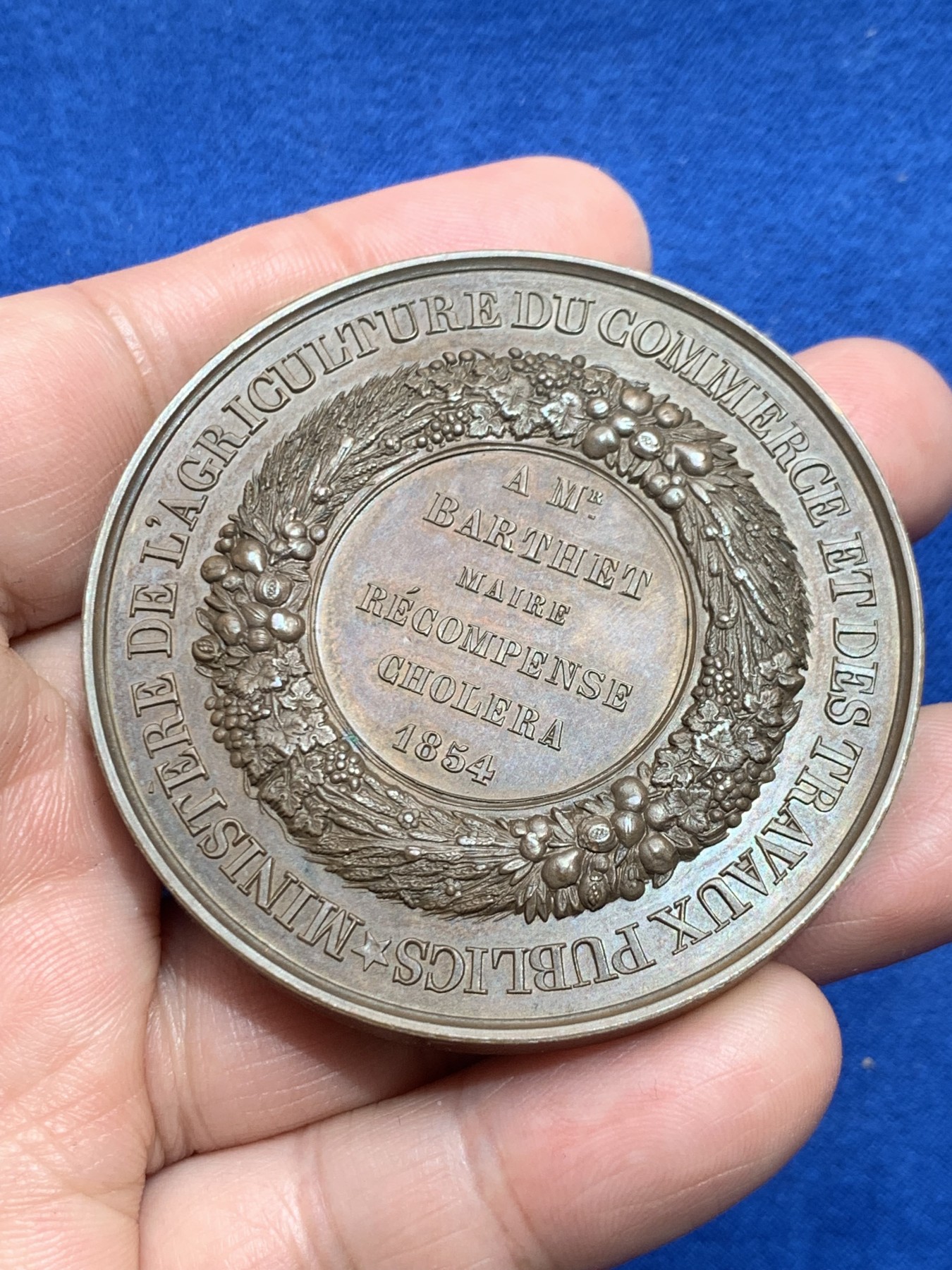 《竞宝斋》第245场-周日，周一 ，周二3场连拍 (全场包邮) 1854年法兰西第二帝国拿破仑三世大铜章 霍乱题材 直径56.5mm 重量98.86克 底板无比丝滑 难得一见！