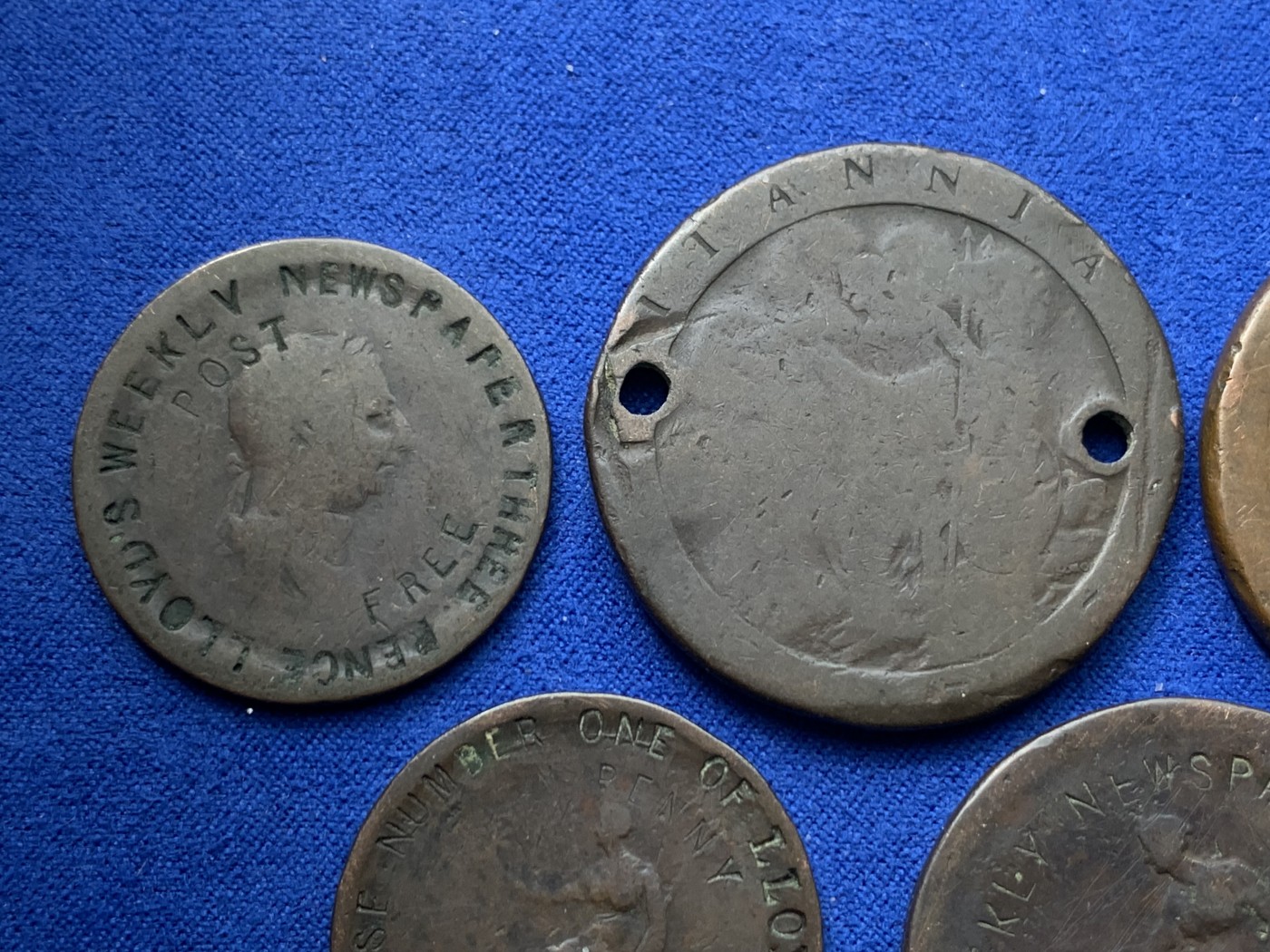 《竞宝斋》第245场-周日，周一 ，周二3场连拍 (全场包邮) 5枚一组 英国18-19世纪加盖代用币，都加盖在乔三1便士和半便士上（其中两枚币胚为车轮1便士），历史的见证，很有趣的一组