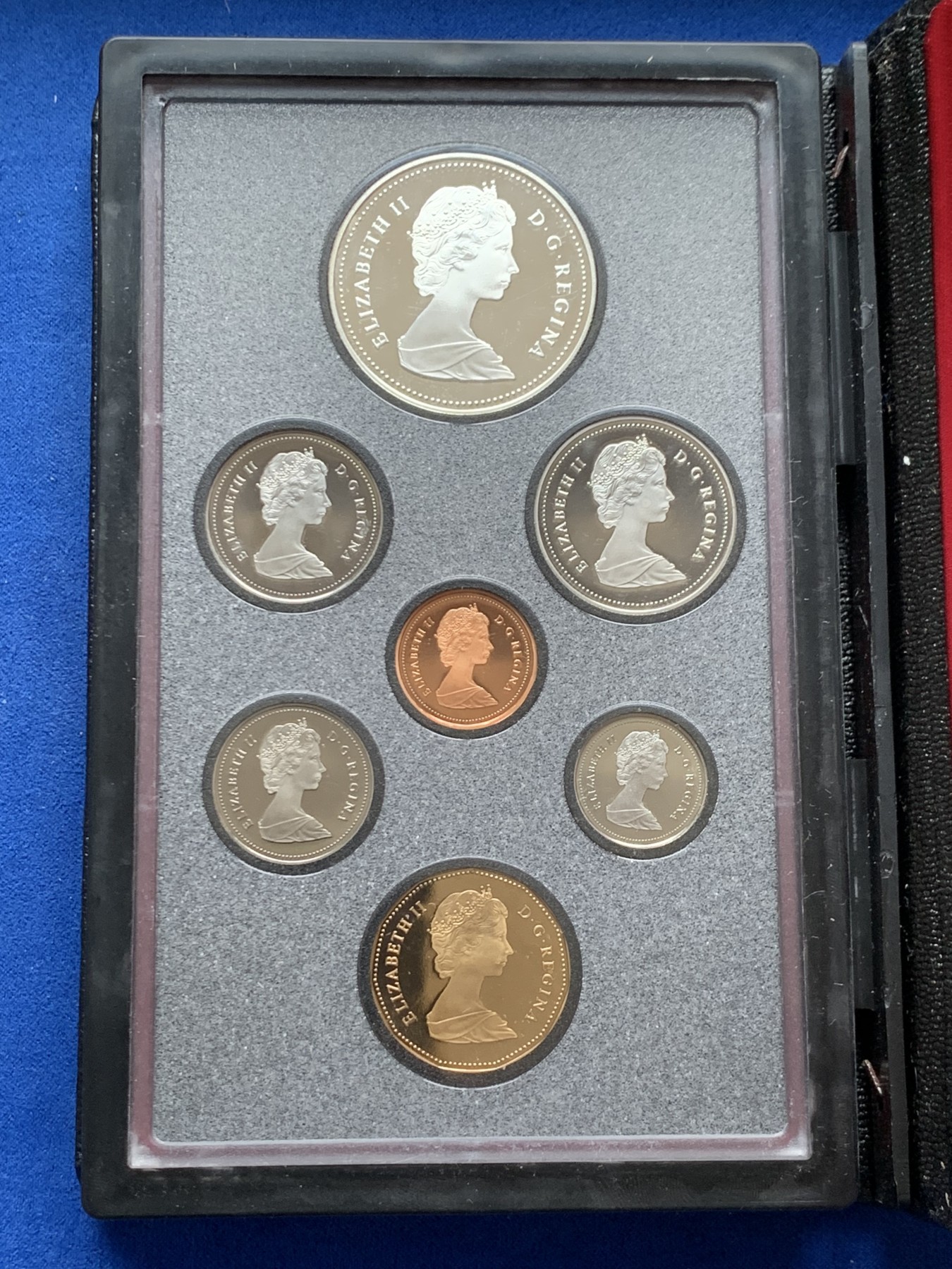 《竞宝斋》第245场-周日，周一 ，周二3场连拍 (全场包邮) 加拿大1989年精致套币 含大银币一枚 细节见图