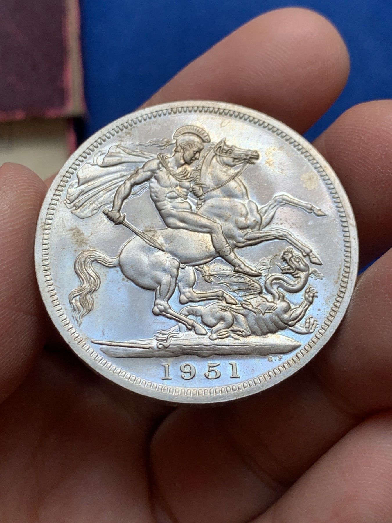 《竞宝斋》第245场-周日，周一 ，周二3场连拍 (全场包邮) 英国 最后的 镍马剑 1951 带红盒证书 细节见图