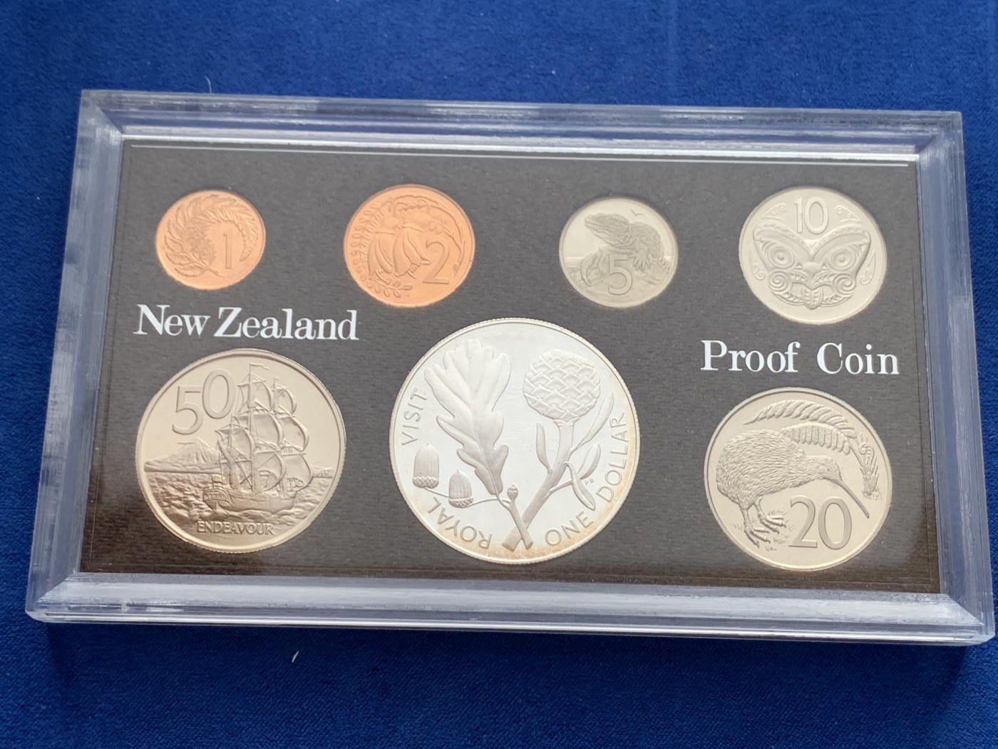 《竞宝斋》第245场-周日，周一 ，周二3场连拍 (全场包邮) 新西兰1981年流通硬币proof set硬塑套装 含一枚大银币 稀见