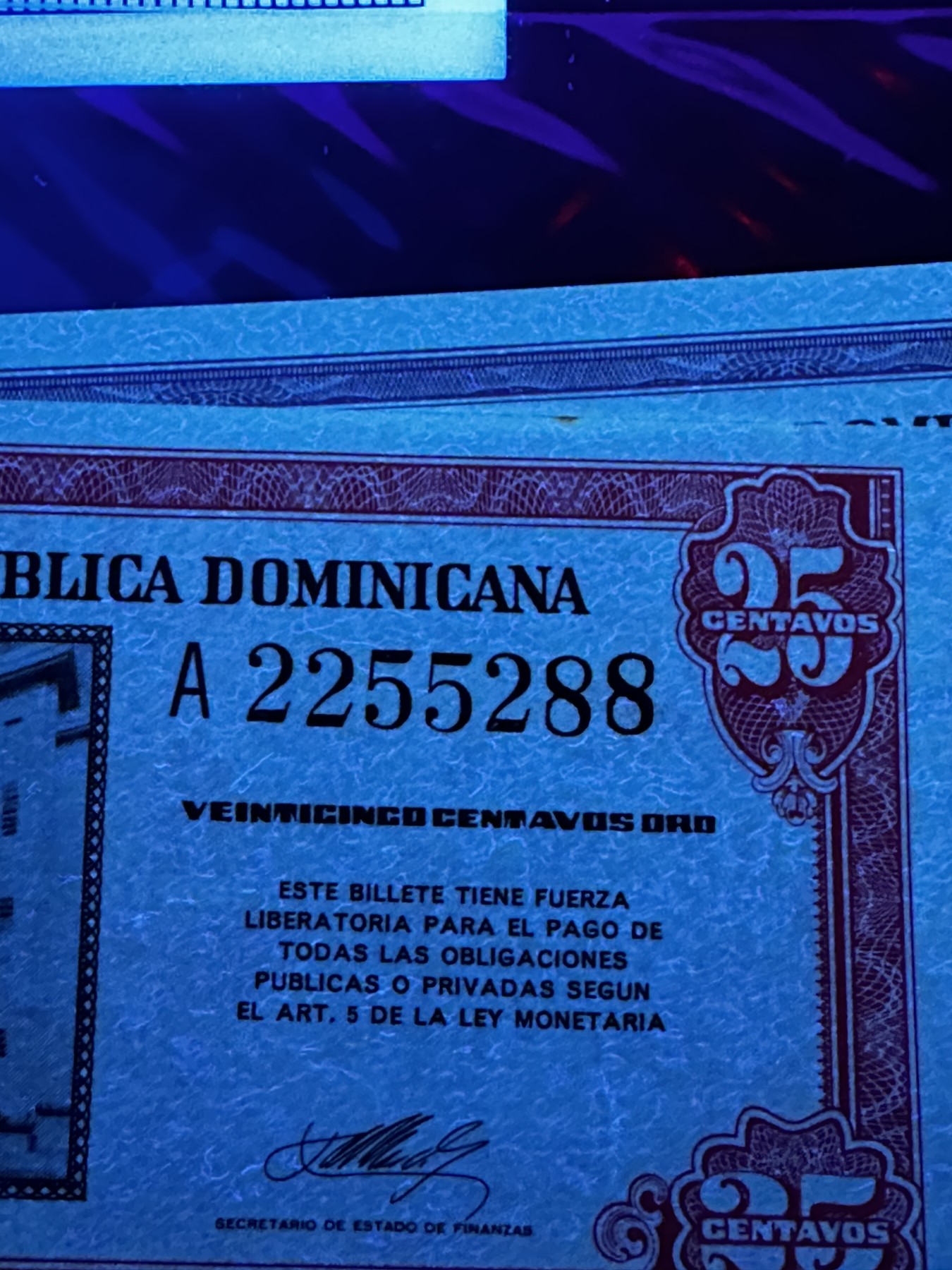 《外钞收藏家》第三百四十七期 美洲纸币专场（荷属安的列斯、福克兰群岛、阿鲁巴、墨西哥等） 多米尼加共和国1961年发行25/50，套币2枚（P87/89） 全新 25的边上有个黄点