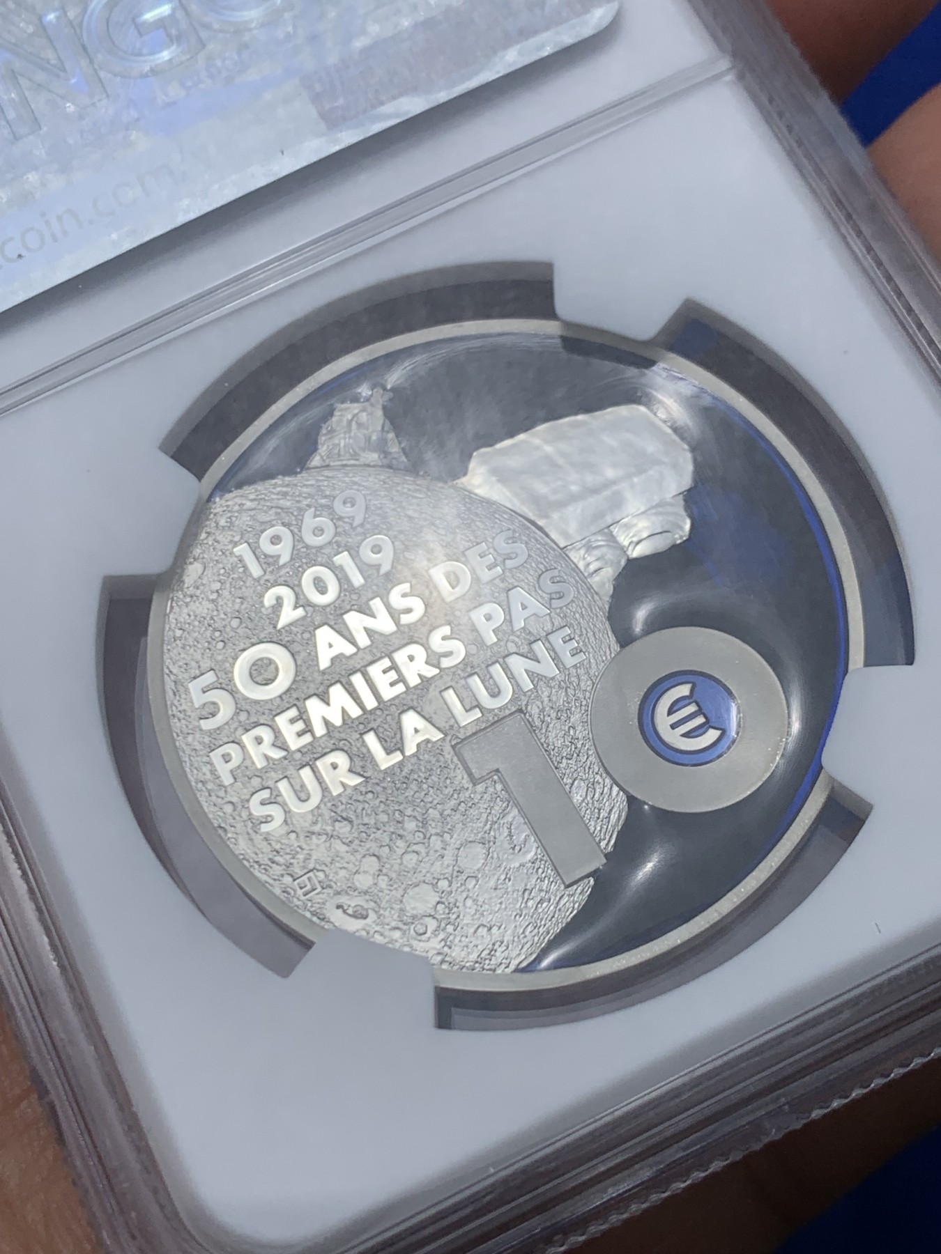 《竞宝斋》第245场-周日，周一 ，周二3场连拍 (全场包邮) NGC-PF69UC 法国2013年发行人类登月50周年镶嵌特殊物质银币-10欧精制币（正反两面主题，限量发行5000枚）17克 38mm 900银