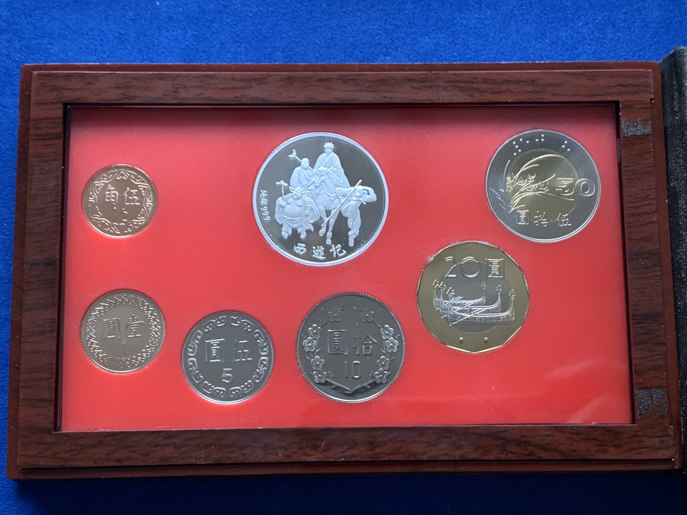 《竞宝斋》第245场-周日，周一 ，周二3场连拍 (全场包邮) 台湾省民国九十一年第一轮马年精致套币含二分之一盎司大银章 少见生肖