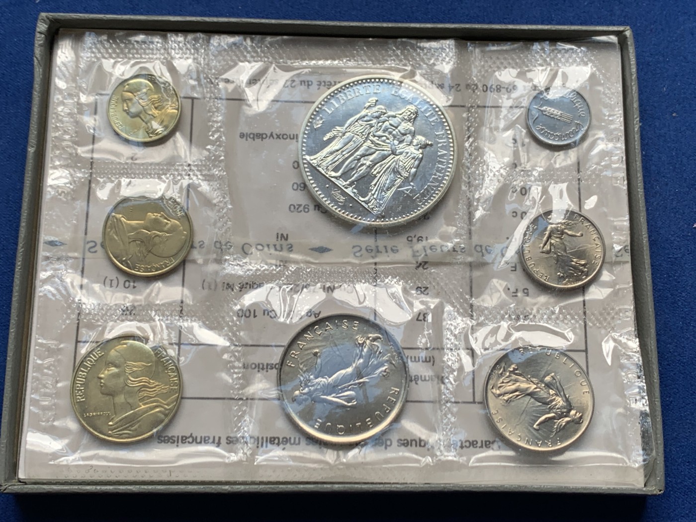 《竞宝斋》第245场-周日，周一 ，周二3场连拍 (全场包邮) 法国1973年大力神套币