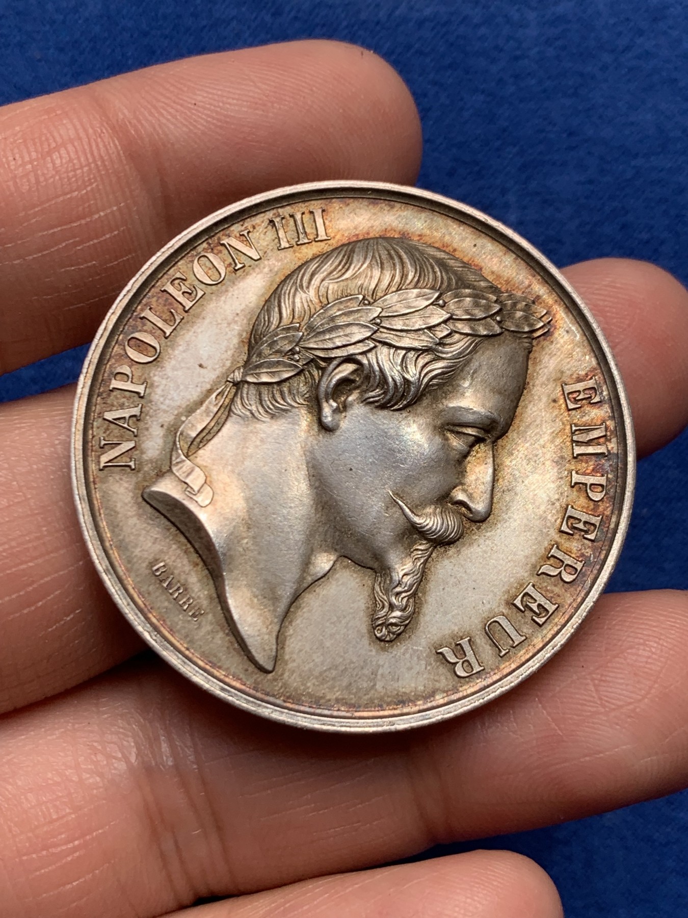 《竞宝斋》第245场-周日，周一 ，周二3场连拍 (全场包邮) 1868年拿破仑三世银章 直径41.3mm 重量38.3克 品相好 外盒保存不错