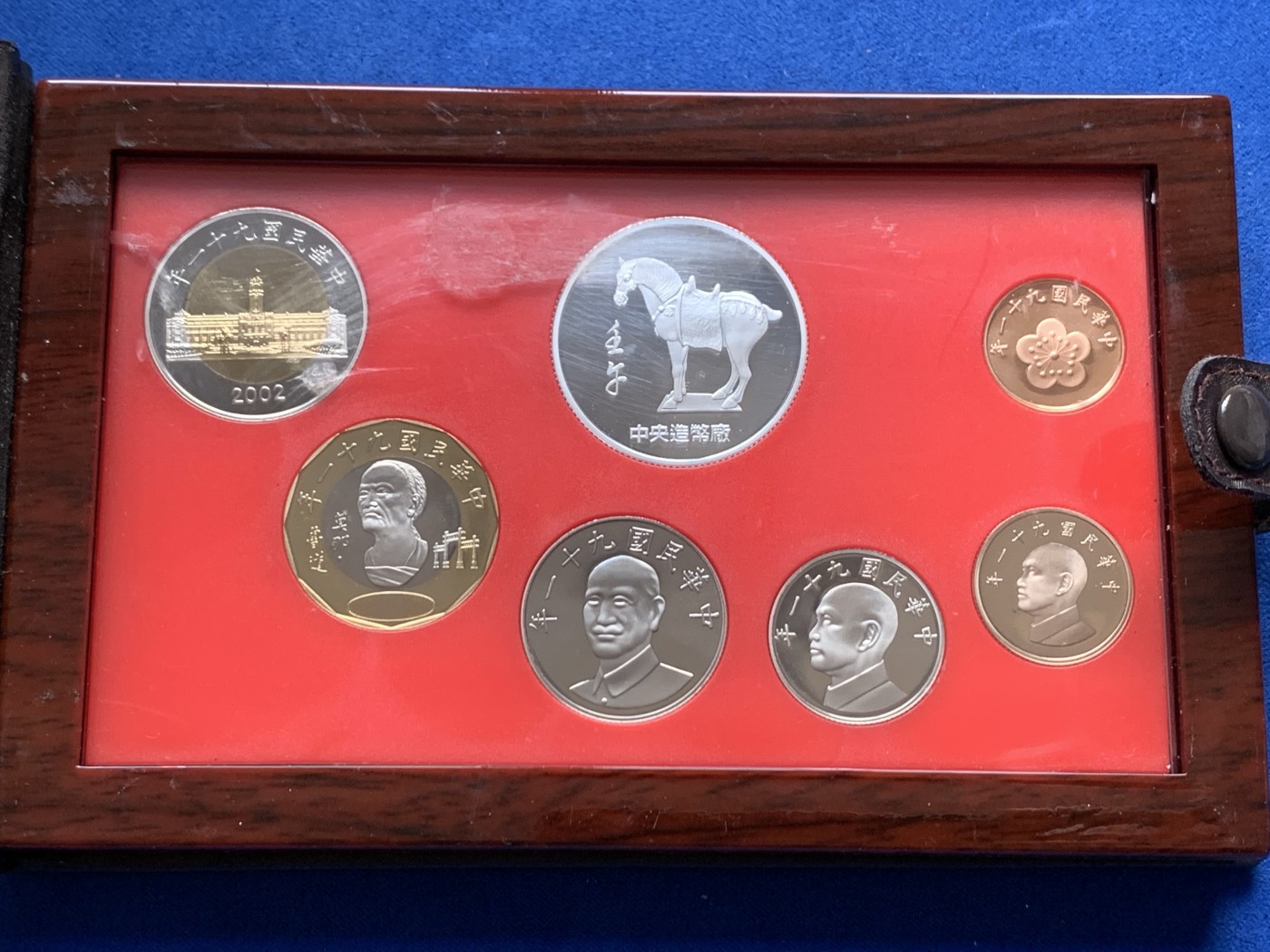 《竞宝斋》第245场-周日，周一 ，周二3场连拍 (全场包邮) 台湾省民国九十一年第一轮马年精致套币含二分之一盎司大银章 少见生肖