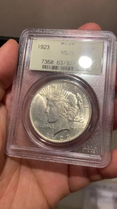 《竞宝斋》第245场-周日，周一 ，周二3场连拍 (全场包邮) PCGS-MS63 美国1923和平1元银币 90-93年老绿盒  严评 30多年的老盒本身也是收藏品