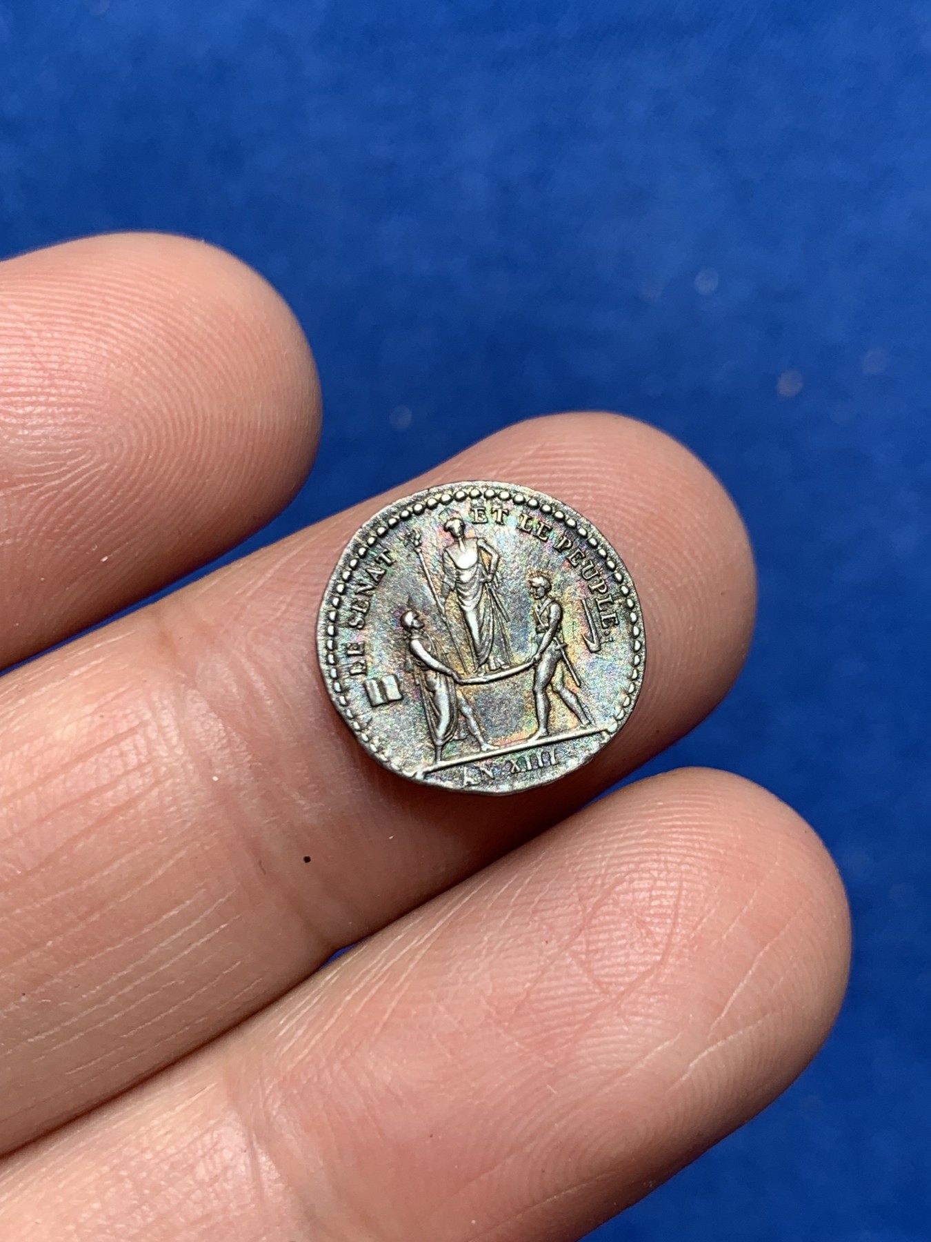 《竞宝斋》第245场-周日，周一 ，周二3场连拍 (全场包邮) 法国1804年拿破仑加冕纪念小银章 抛洒章原铸 AU品相带彩 14mm 1.37克