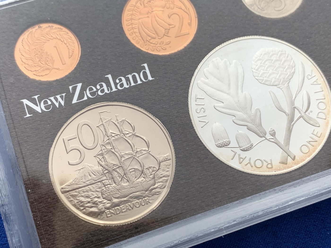 《竞宝斋》第245场-周日，周一 ，周二3场连拍 (全场包邮) 新西兰1981年流通硬币proof set硬塑套装 含一枚大银币 稀见