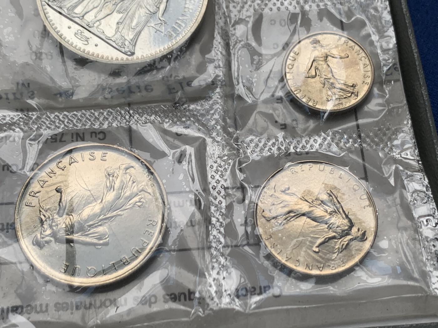 《竞宝斋》第245场-周日，周一 ，周二3场连拍 (全场包邮) 法国1973年大力神套币