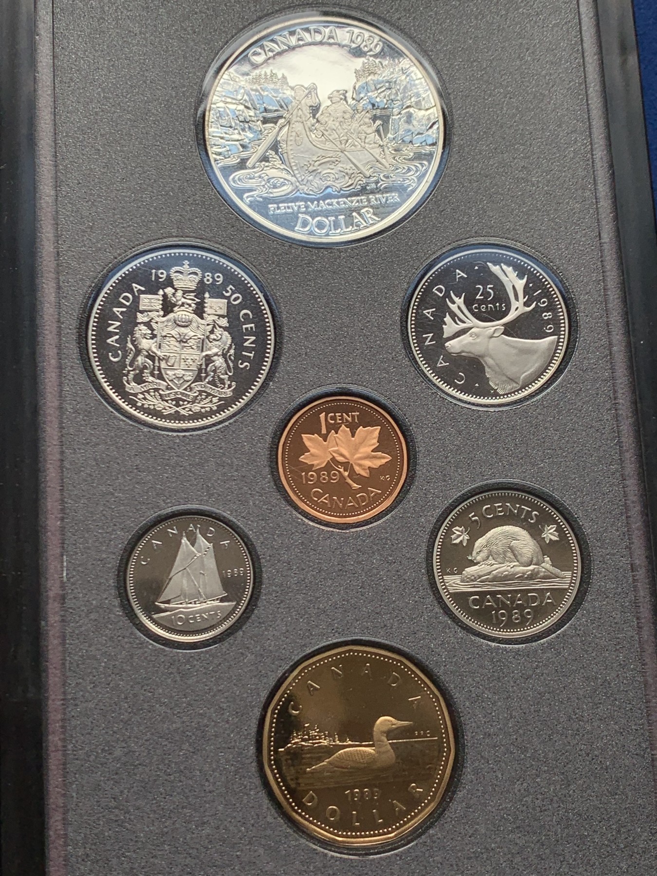 《竞宝斋》第245场-周日，周一 ，周二3场连拍 (全场包邮) 加拿大1989年精致套币 含大银币一枚 细节见图