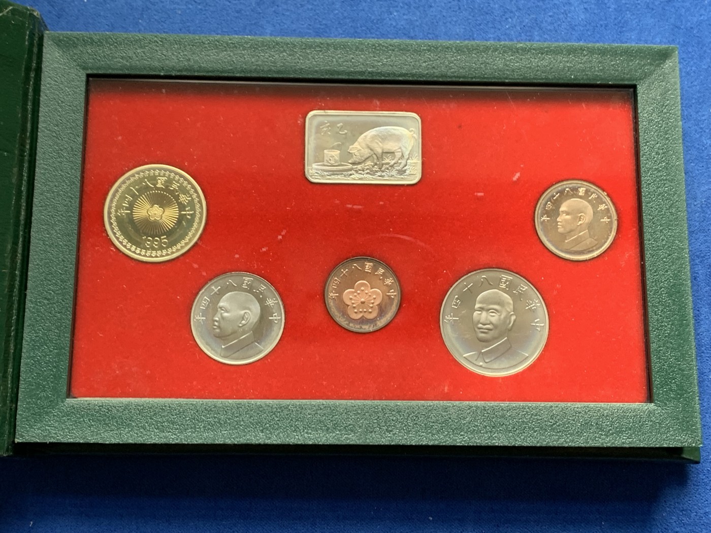 《竞宝斋》第245场-周日，周一 ，周二3场连拍 (全场包邮) 台湾省民国八十四年第一轮猪年精致套币少见早期方形章 少见生肖