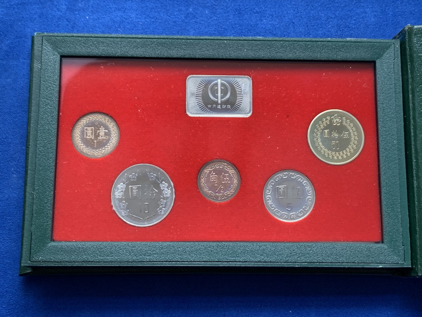 《竞宝斋》第245场-周日，周一 ，周二3场连拍 (全场包邮) 台湾省民国八十四年第一轮猪年精致套币少见早期方形章 少见生肖