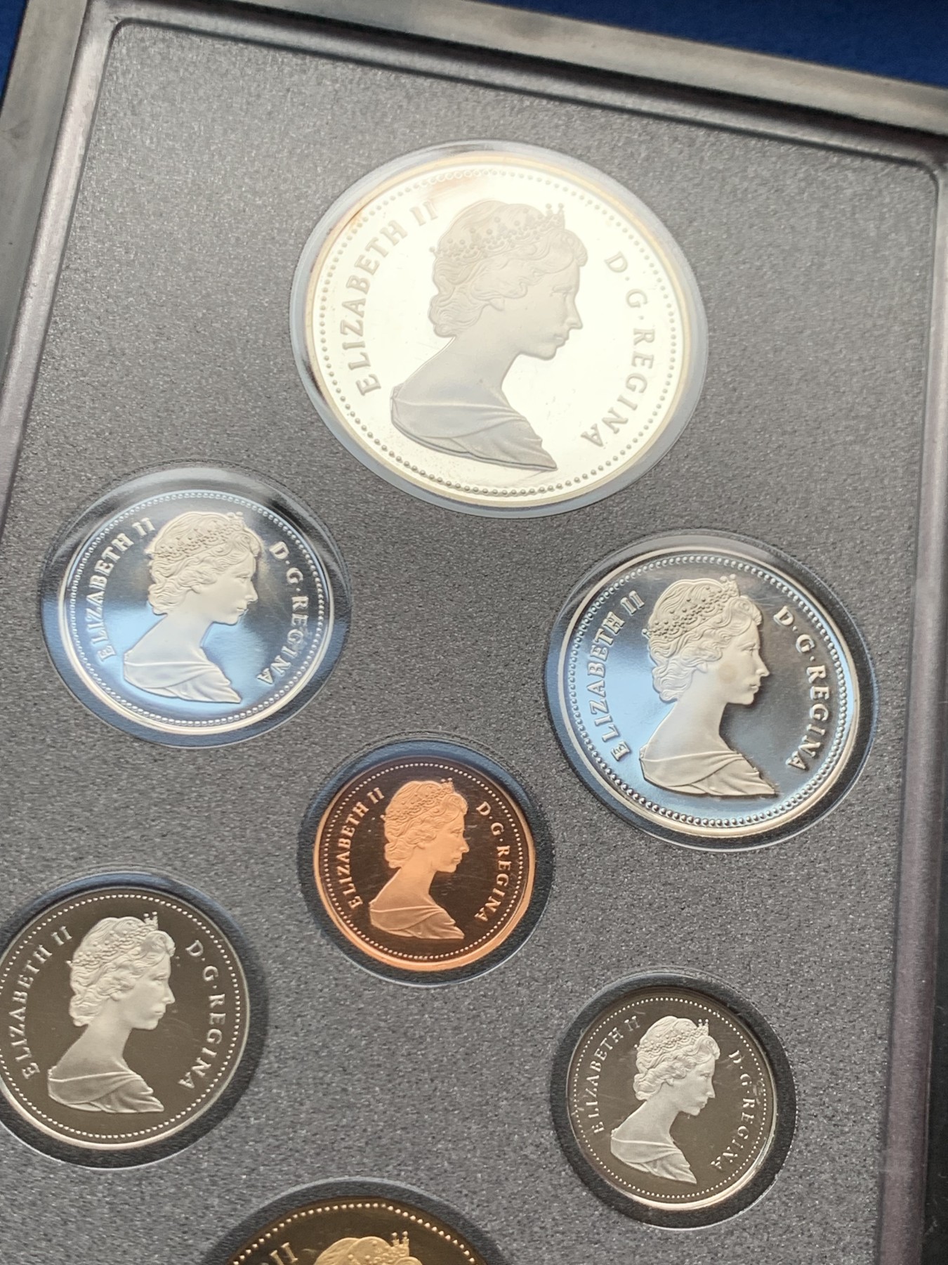 《竞宝斋》第245场-周日，周一 ，周二3场连拍 (全场包邮) 加拿大1989年精致套币 含大银币一枚 细节见图