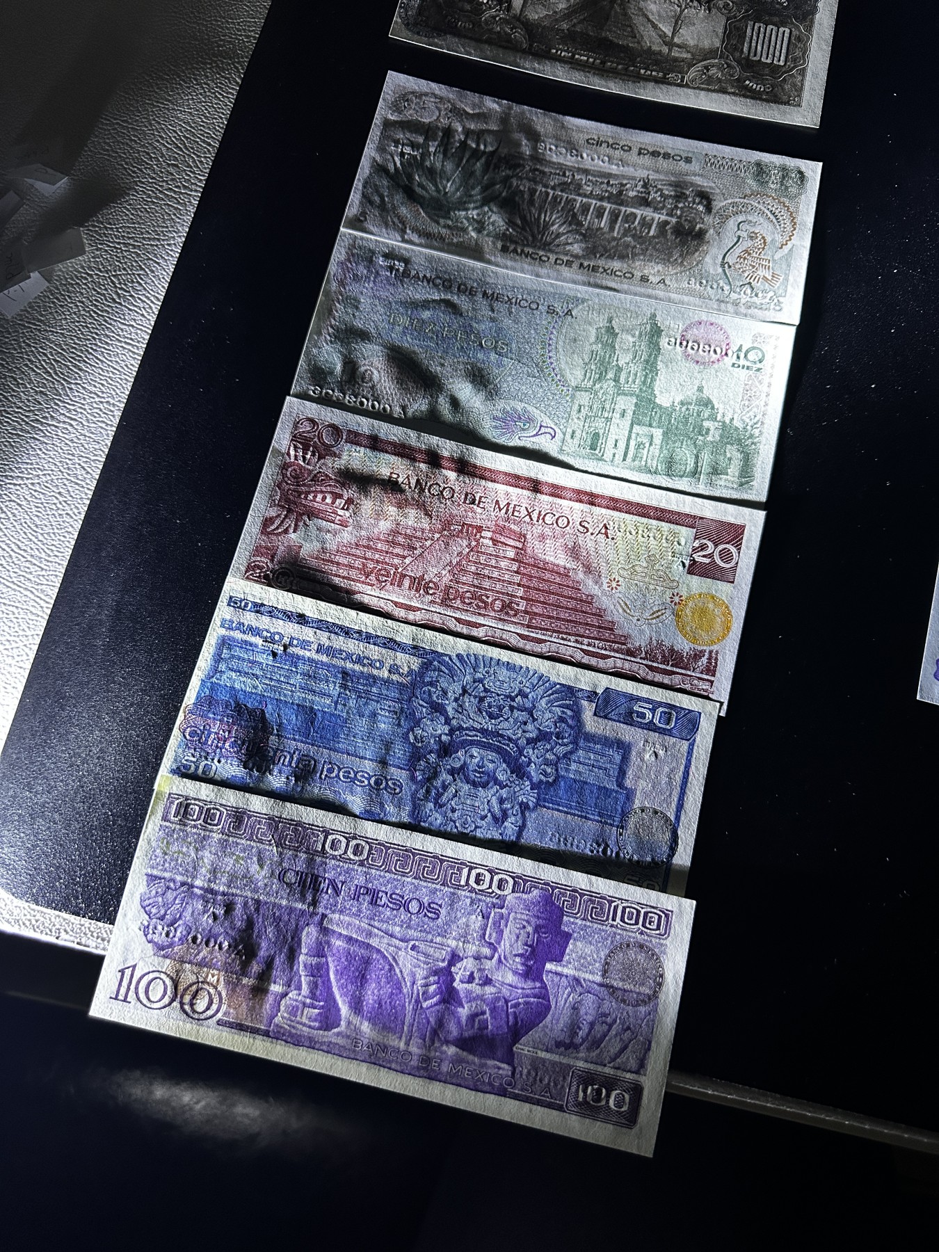 《外钞收藏家》第三百四十七期 美洲纸币专场（荷属安的列斯、福克兰群岛、阿鲁巴、墨西哥等） 墨西哥1969-1974年版5/10/20/50/100比索，套币5枚全，全同号A3698！（P62-66）全新UNC