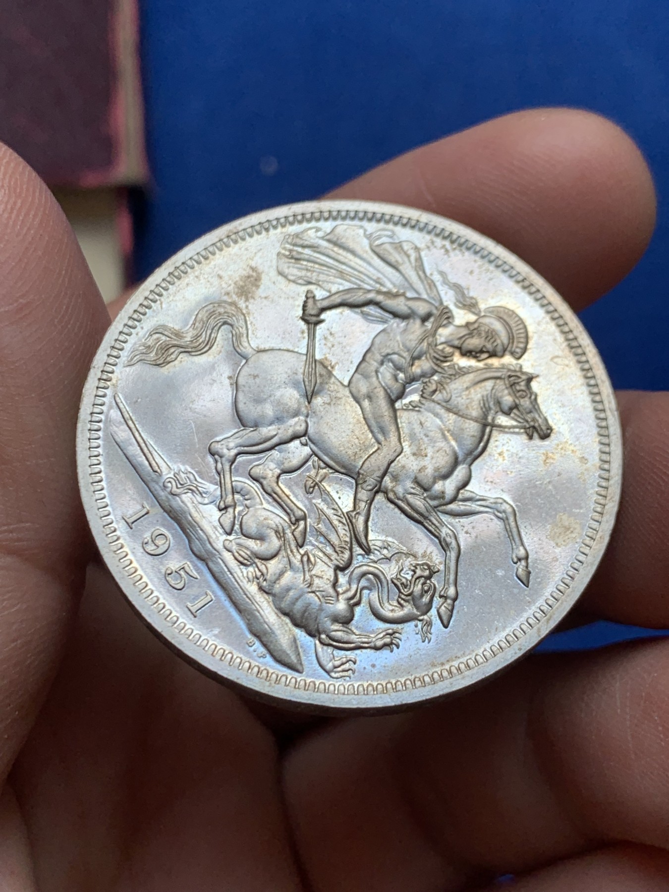 《竞宝斋》第245场-周日，周一 ，周二3场连拍 (全场包邮) 英国 最后的 镍马剑 1951 带红盒证书 细节见图