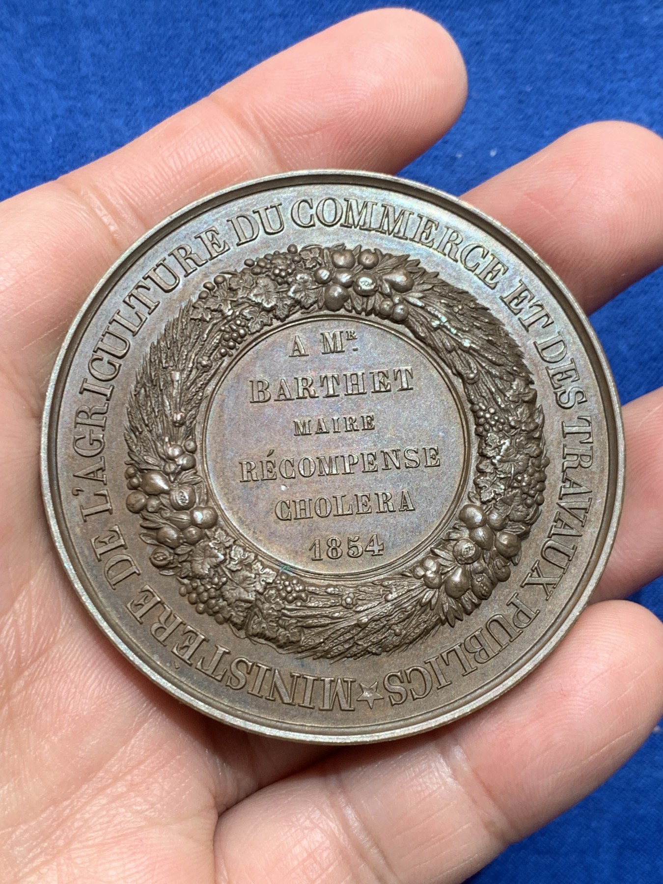 《竞宝斋》第245场-周日，周一 ，周二3场连拍 (全场包邮) 1854年法兰西第二帝国拿破仑三世大铜章 霍乱题材 直径56.5mm 重量98.86克 底板无比丝滑 难得一见！