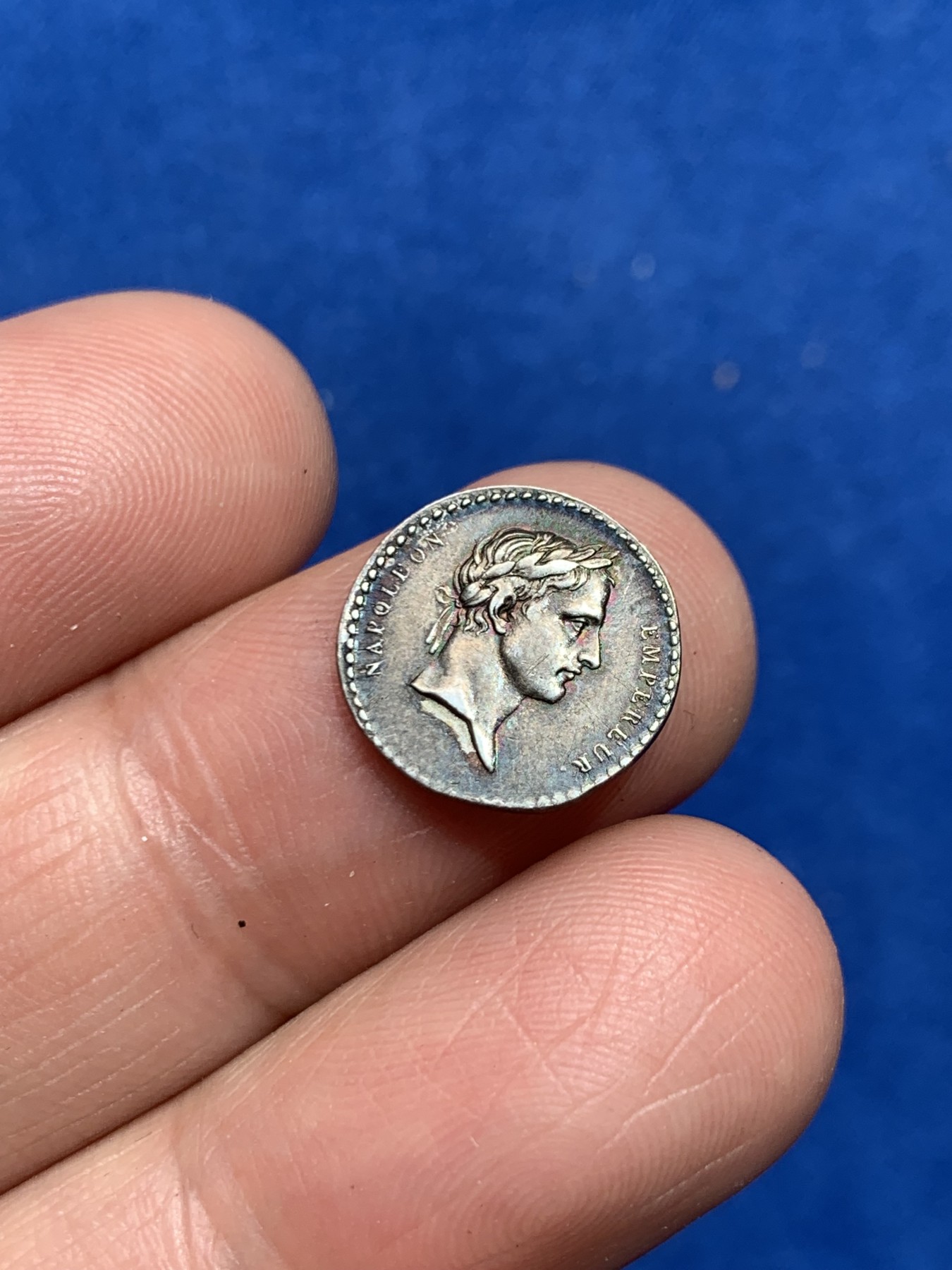 《竞宝斋》第245场-周日，周一 ，周二3场连拍 (全场包邮) 法国1804年拿破仑加冕纪念小银章 抛洒章原铸 AU品相带彩 14mm 1.37克