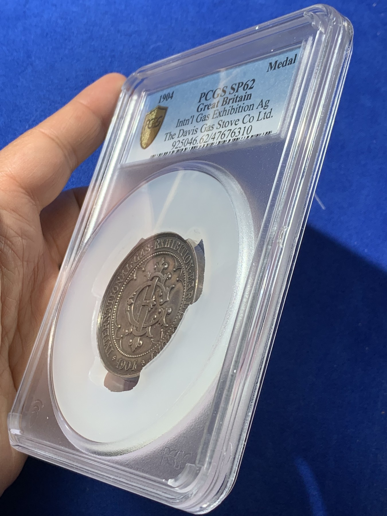 《竞宝斋》第245场-周日，周一 ，周二3场连拍 (全场包邮) PCGS-SP62 英国 1904年 燃气公司 高浮雕 大银章 45MM 唯一冠军分 欧洲包浆 非常漂亮