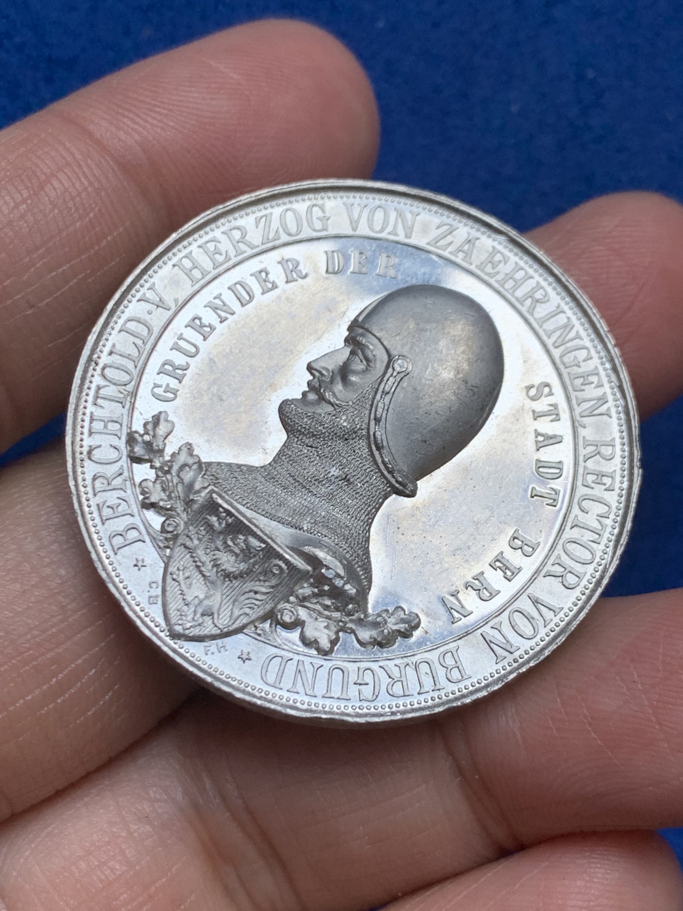 《竞宝斋》第246场-周日，周一 ，周二3场连拍 (全场包邮) 瑞士伯尔尼1891年建城700周年WM白金属纪念章 37.9mm 18.9克