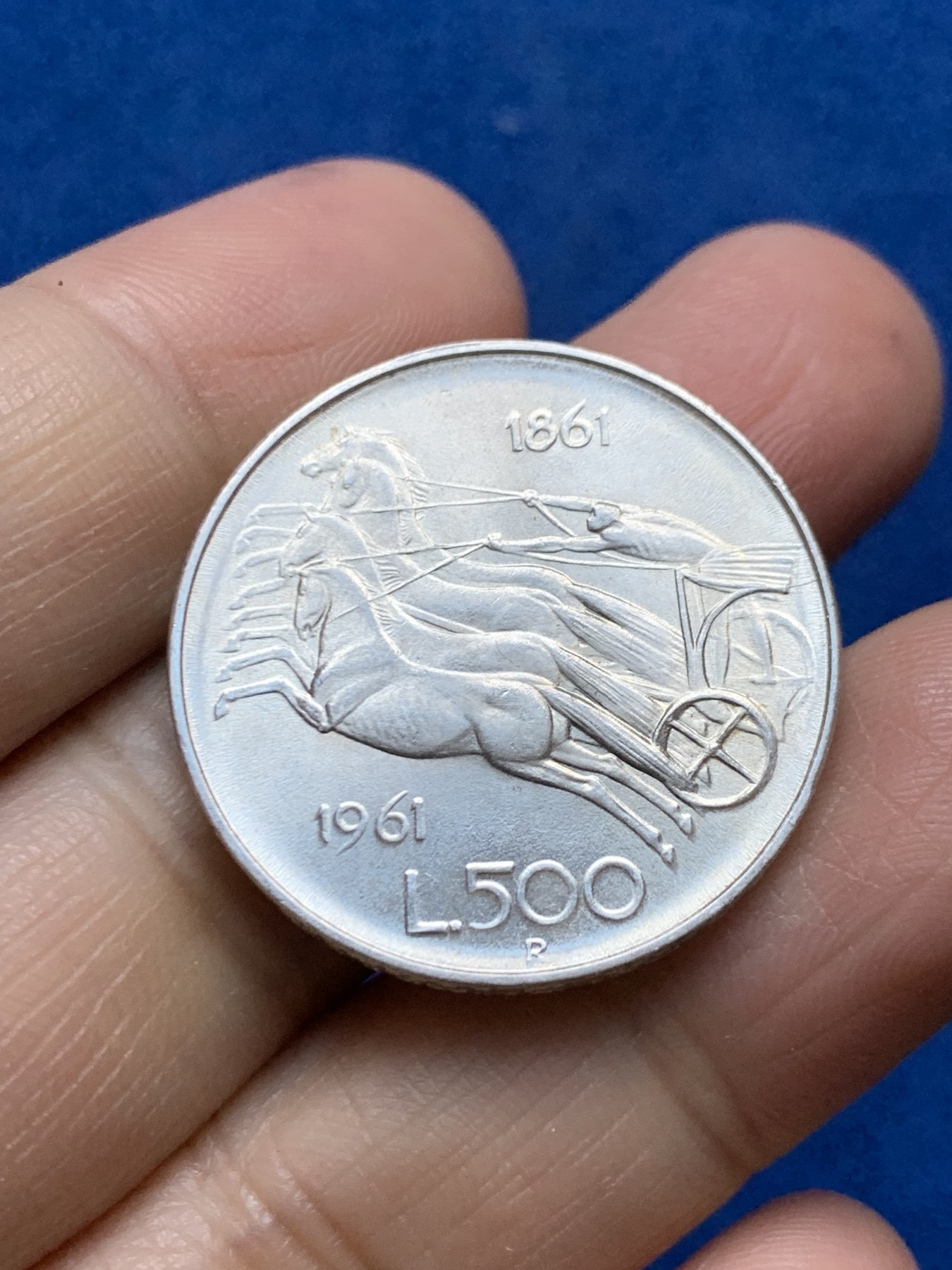 《竞宝斋》第246场-周日，周一 ，周二3场连拍 (全场包邮) 意大利 1961年 国家统一100周年纪念 马车500里拉银币 未使用品 十字光 可送评