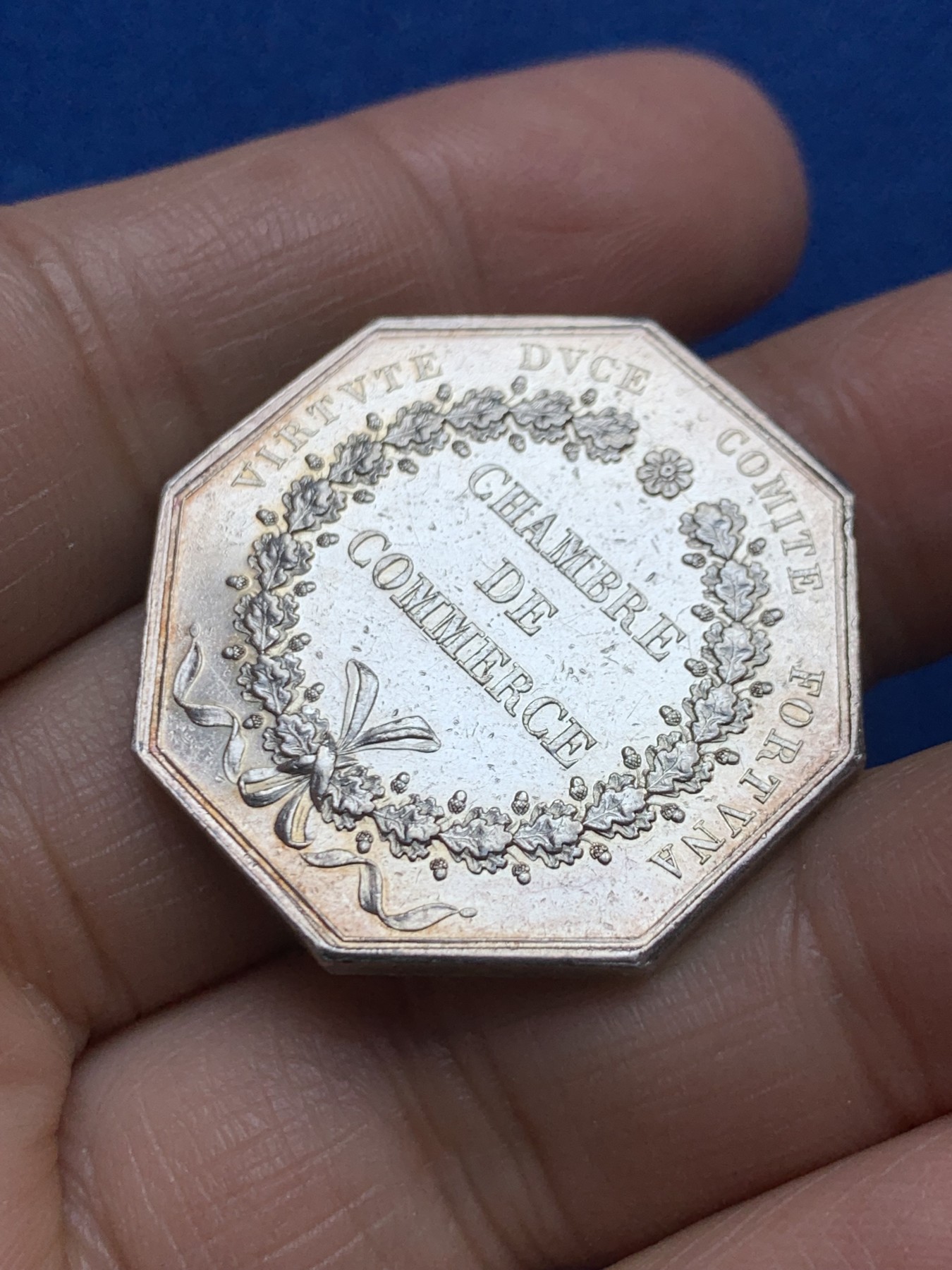 《竞宝斋》第246场-周日，周一 ，周二3场连拍 (全场包邮) 法国1832-1841里昂商会八角银质代币 16.35g 31.7mm 神灯边铭