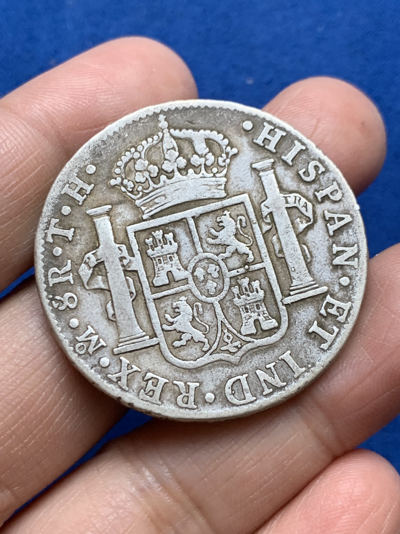 《竞宝斋》第246场-周日，周一 ，周二3场连拍 (全场包邮) 西属墨西哥1807年卡四双柱银币 8里亚尔大银币 原味币面干净难得