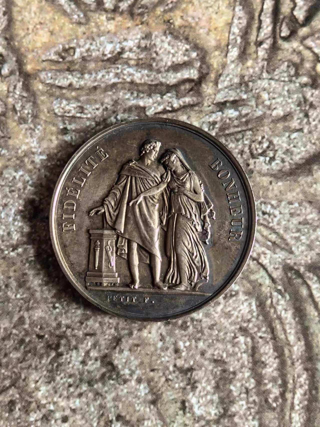 外国币章第二十一期（龙年首期） 1874年法国彩光婚章，33mm16g，蜜蜂边铭