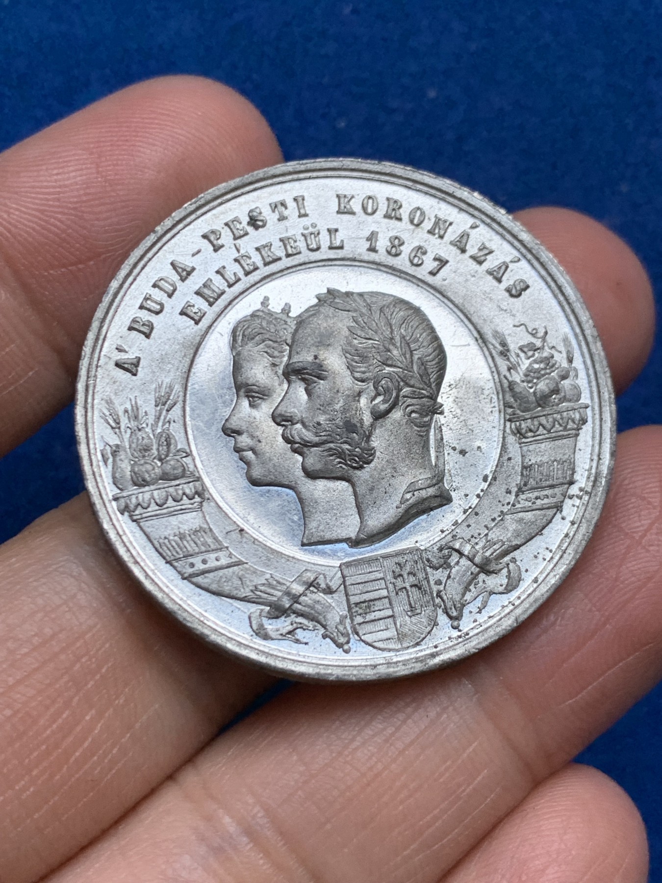 《竞宝斋》第246场-周日，周一 ，周二3场连拍 (全场包邮) 1867年奥地利约瑟夫茜茜公主白金属纪念章 PL底板 37.5mm 16克