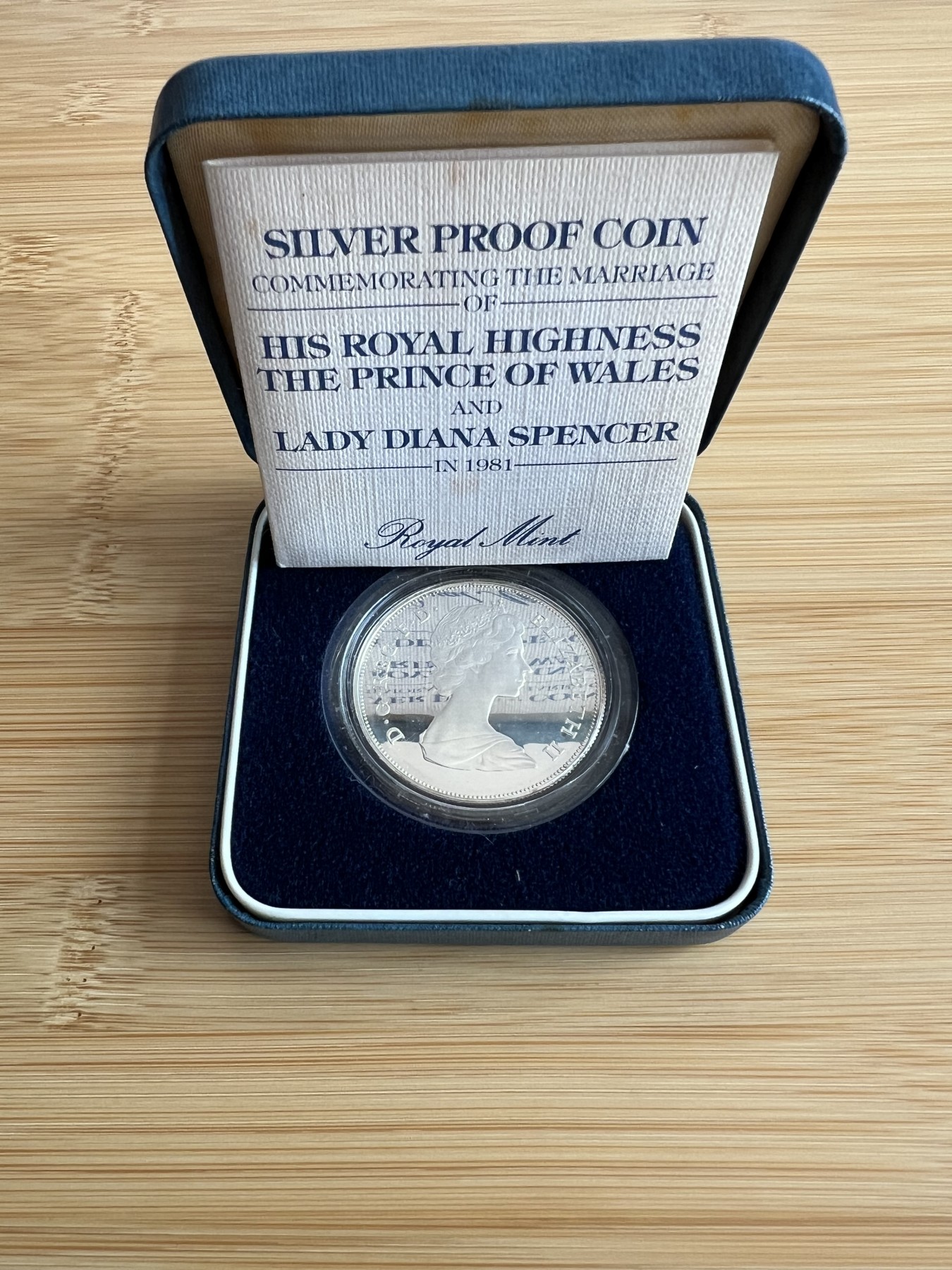 顺丰包邮 外国新银币 老银币 英国1981年查尔斯和戴安娜王妃结婚纪念精制大银币原盒证书带点彩