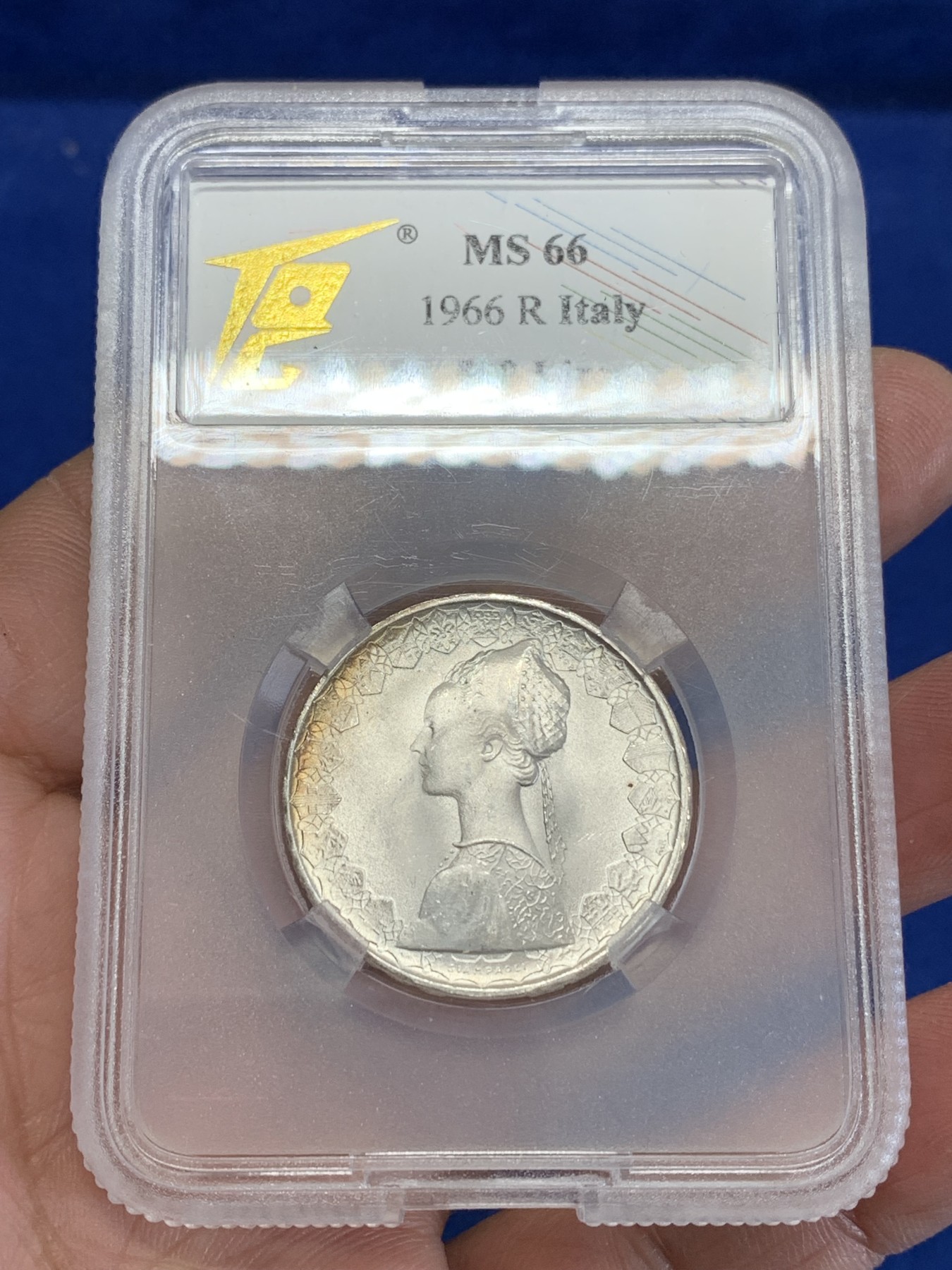 《竞宝斋》第246场-周日，周一 ，周二3场连拍 (全场包邮) TQG-MS66 意大利 1966年 帆船少女500里拉银币 卷拆品 淡金月牙彩