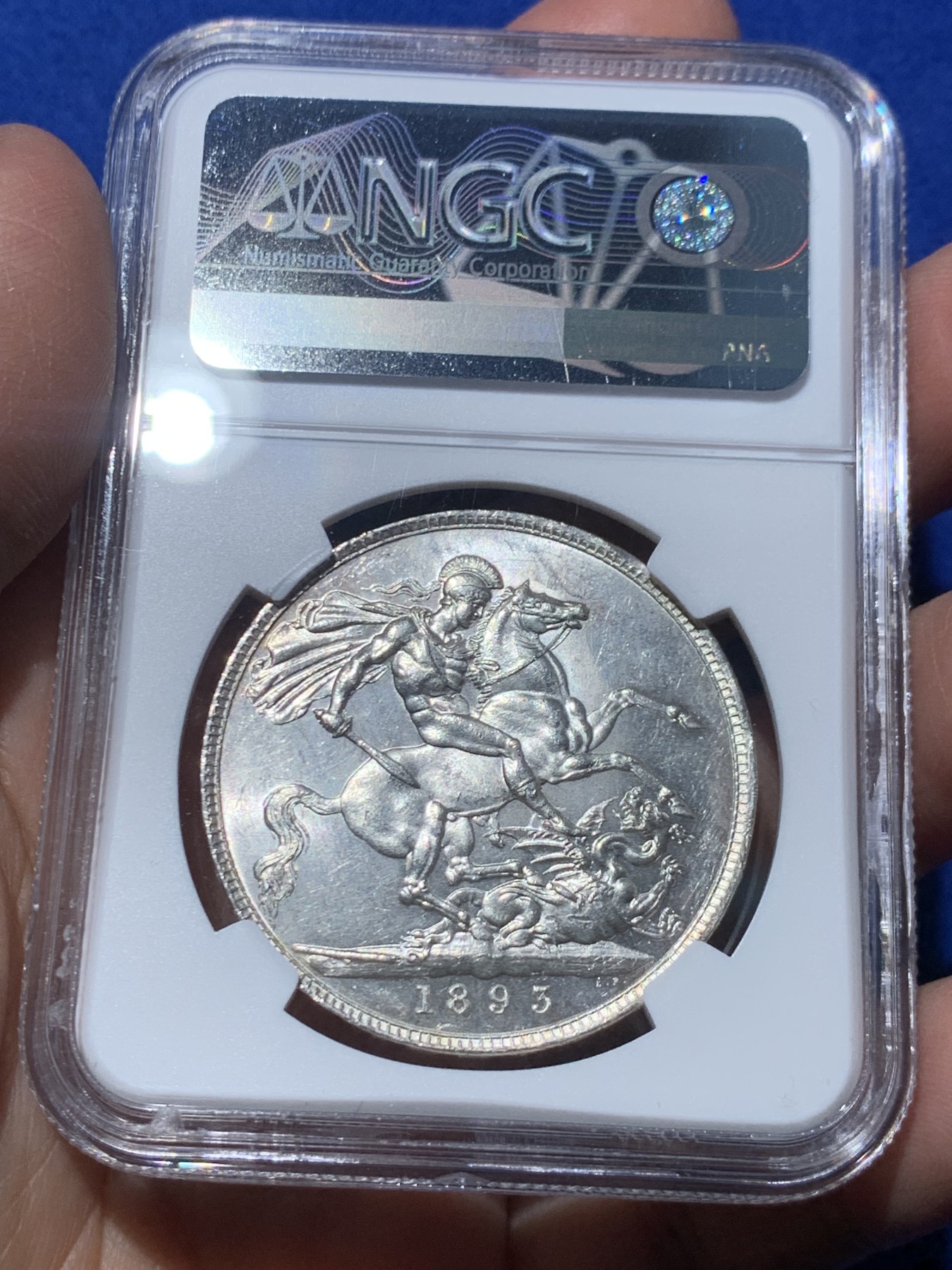 《竞宝斋》第246场-周日，周一 ，周二3场连拍 (全场包邮) NGC MS63 英国1893年维多利亚披纱马剑银币 转光底板 极好品相