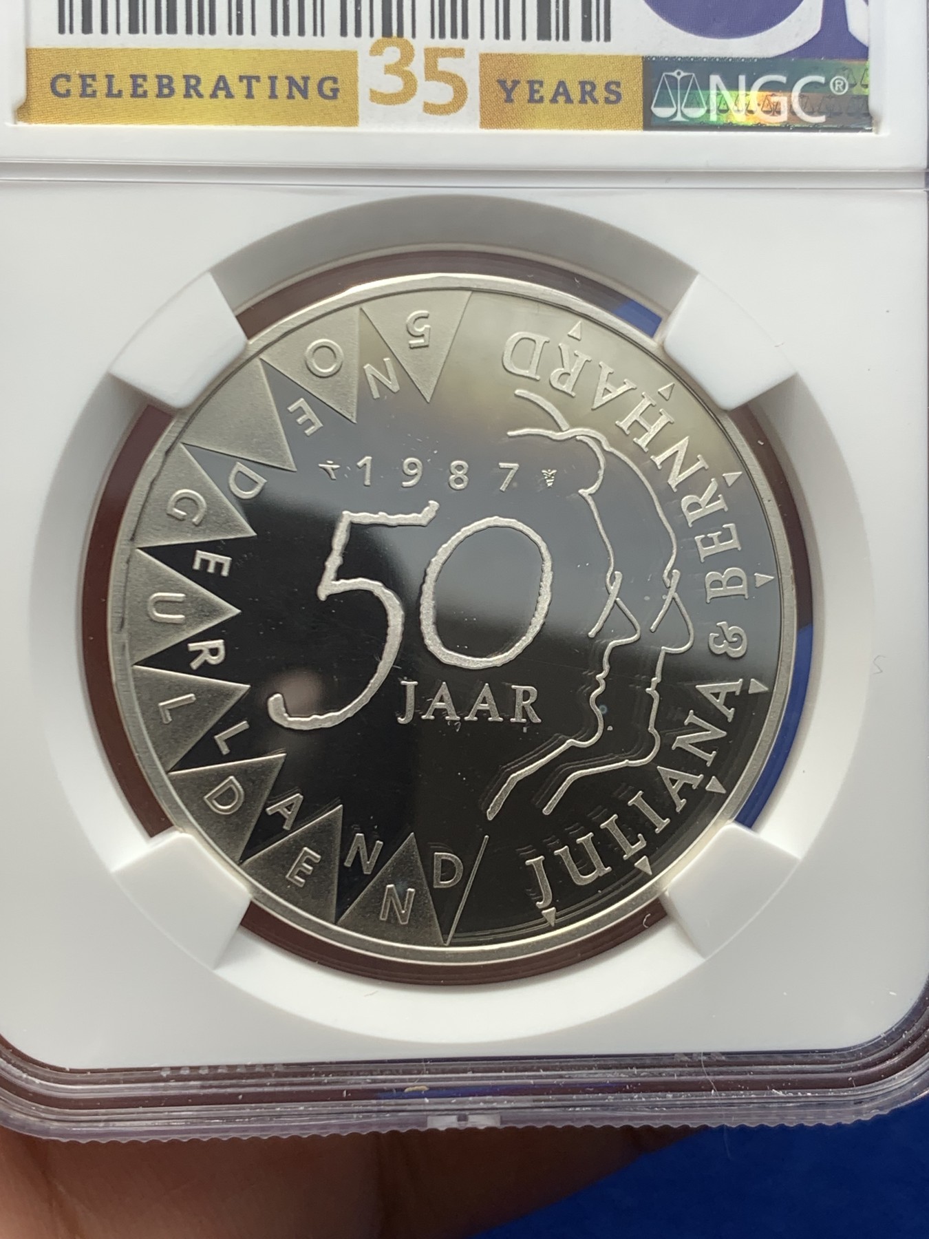 《竞宝斋》第246场-周日，周一 ，周二3场连拍 (全场包邮) NGC PF69UC 冠军分 荷兰1987贝亚特丽克丝女王50周岁精致纪念银币 盒证齐全 35周年标