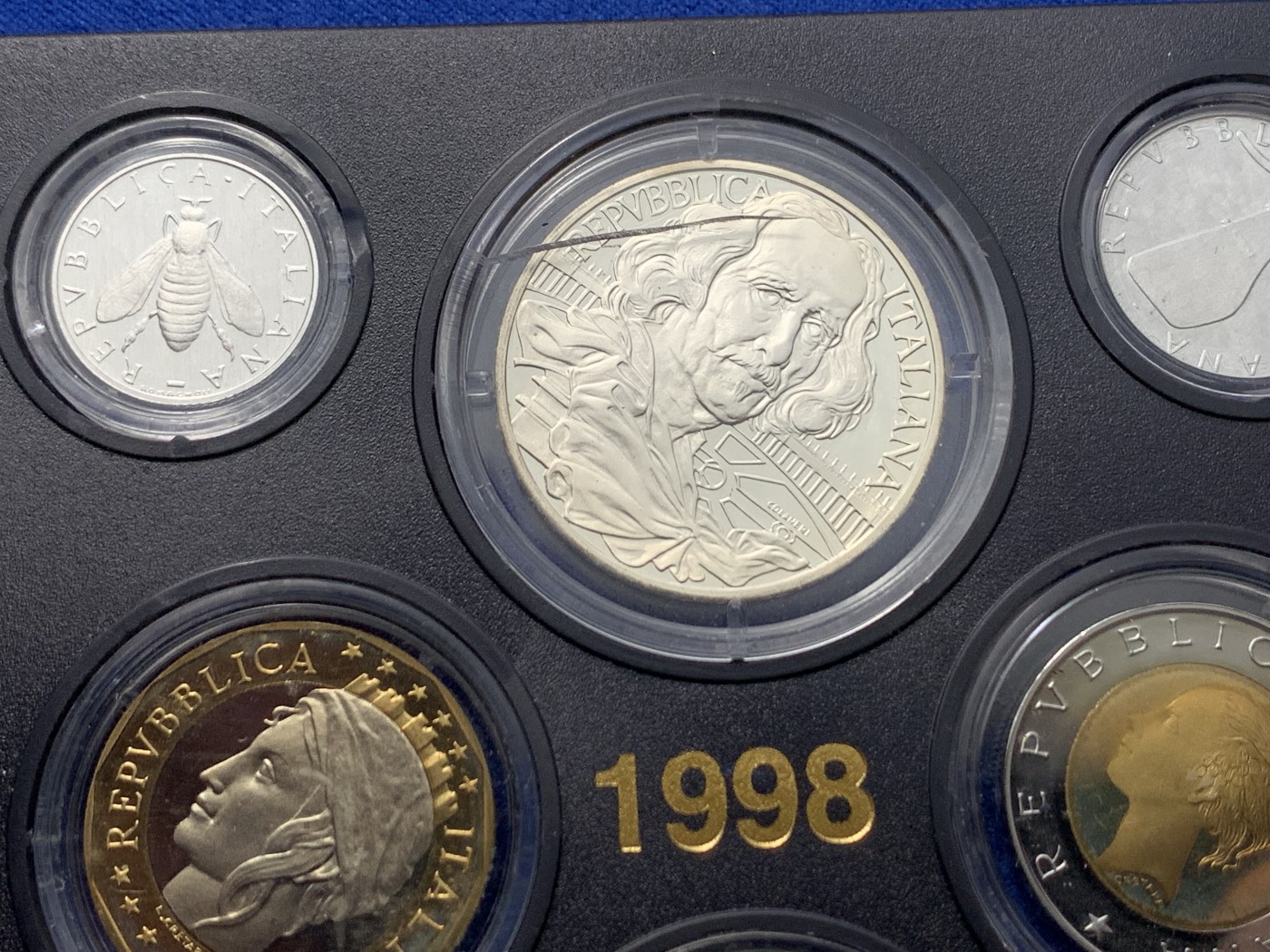 《竞宝斋》第246场-周日，周一 ，周二3场连拍 (全场包邮) 意大利1998年精制套币，贝尼尼纪念，设计精美大套，盒证全