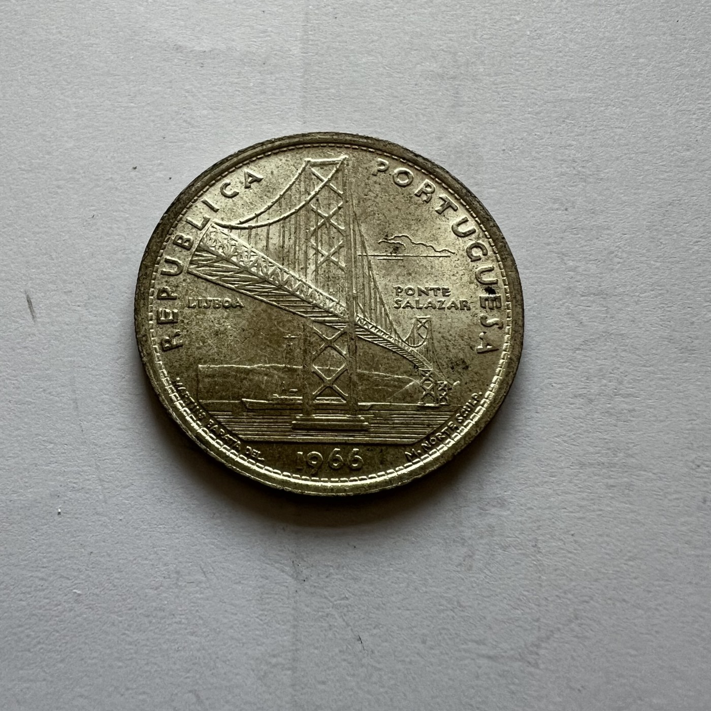 顺丰包邮 外国新银币 老银币 葡萄牙1966年萨拉查大桥纪念银币直径30毫米