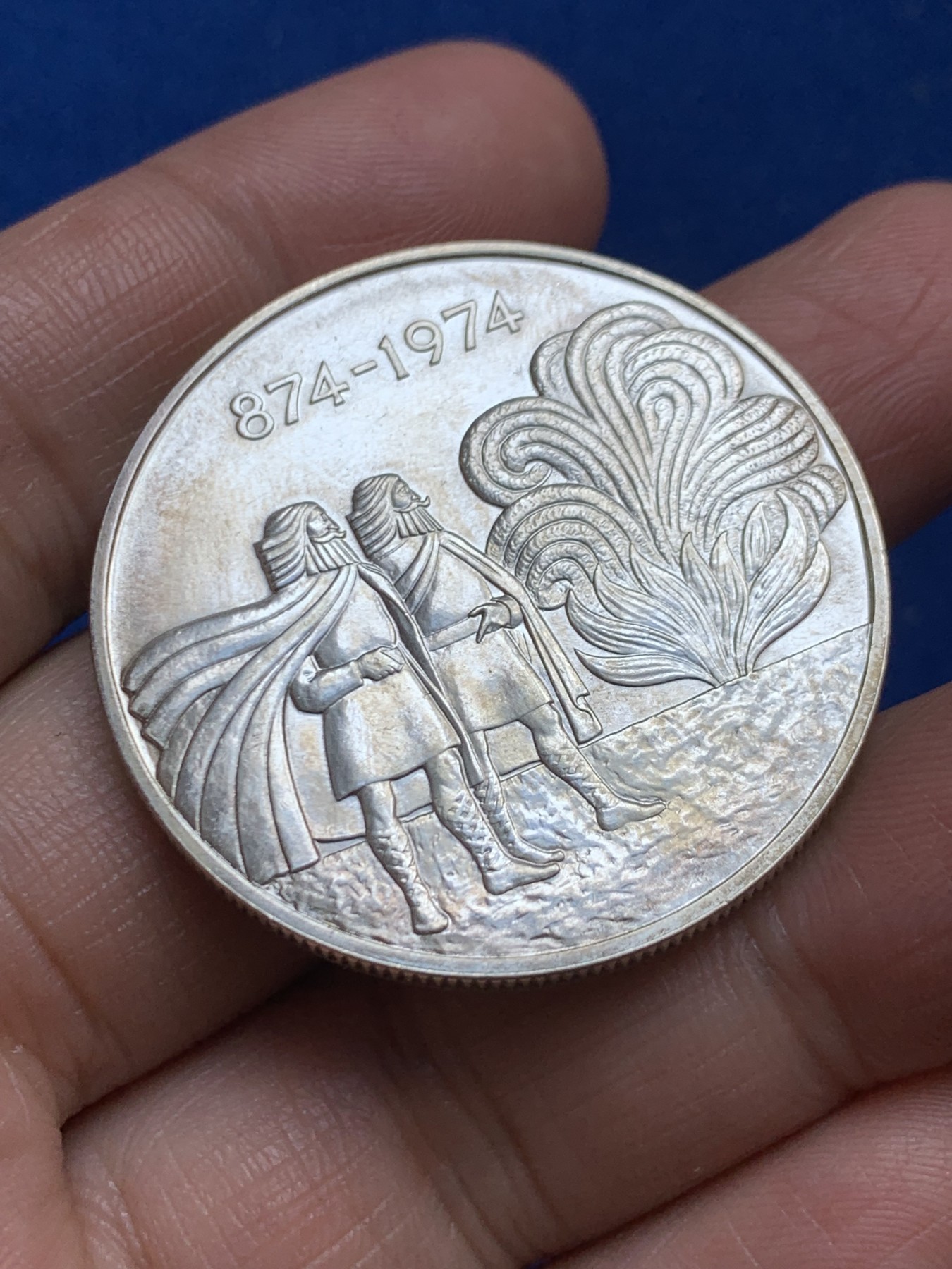 《竞宝斋》第246场-周日，周一 ，周二3场连拍 (全场包邮) 冰岛1974年定居千年纪念1000克朗大银币