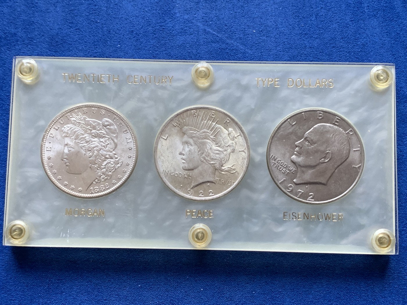 《竞宝斋》第246场-周日，周一 ，周二3场连拍 (全场包邮) 美国卡套套币3枚套，少见！含1882年摩根银币，1922年和平鸽银币，3枚都带光，喜欢的不要错过了