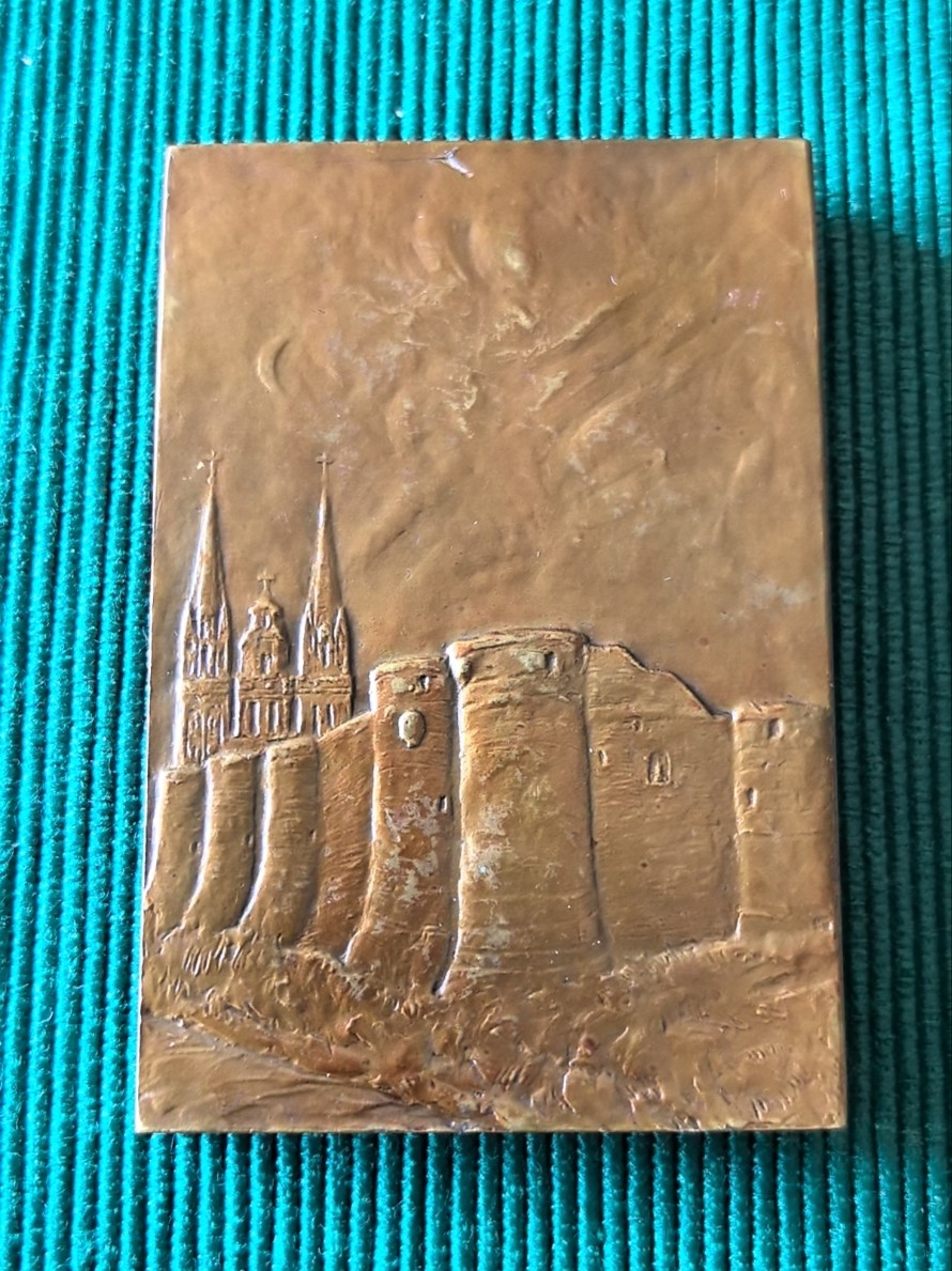 外国币章第二十一期（龙年首期） 法国民俗少女铜章63x42mm106g