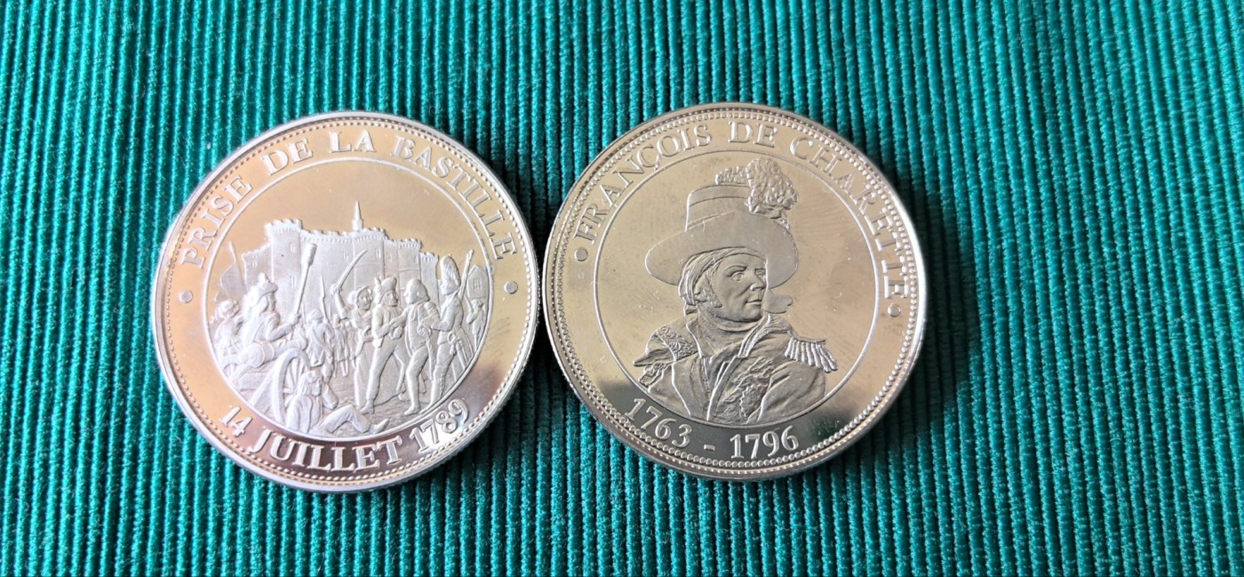 外国币章第二十一期（龙年首期） 法国铜章x2，直径4cm