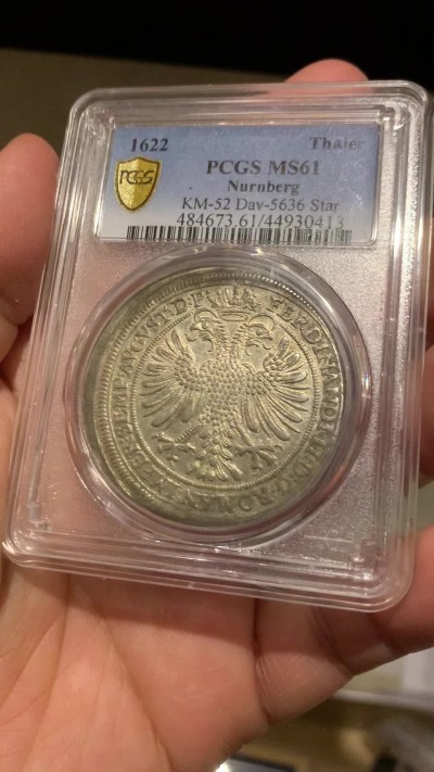 《竞宝斋》第246场-周日，周一 ，周二3场连拍 (全场包邮) PCGS MS61 唯一冠军分 德国1622纽伦堡泰勒银币，稀缺品种，原味好状态，羽毛锋利，个人看低评 盒子支撑小磕