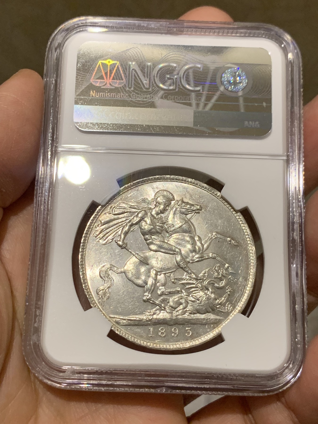 《竞宝斋》第246场-周日，周一 ，周二3场连拍 (全场包邮) NGC MS63 英国1893年维多利亚披纱马剑银币 转光底板 极好品相