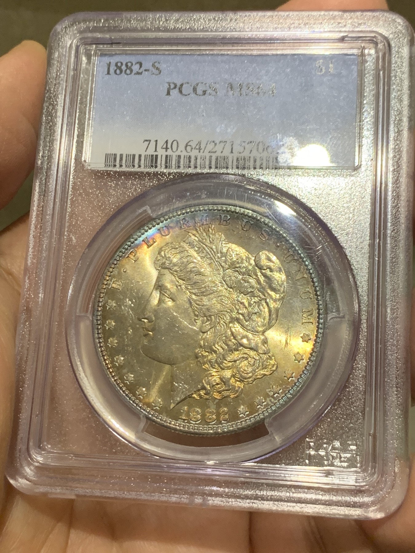 《竞宝斋》第246场-周日，周一 ，周二3场连拍 (全场包邮) NGC-MS64 美国1882年摩根银币S版，原汁原味五彩老包浆，包浆醇厚，打制精美，市场上比较稀少年份版本的摩根币，PC早期老盒严评无官网图。