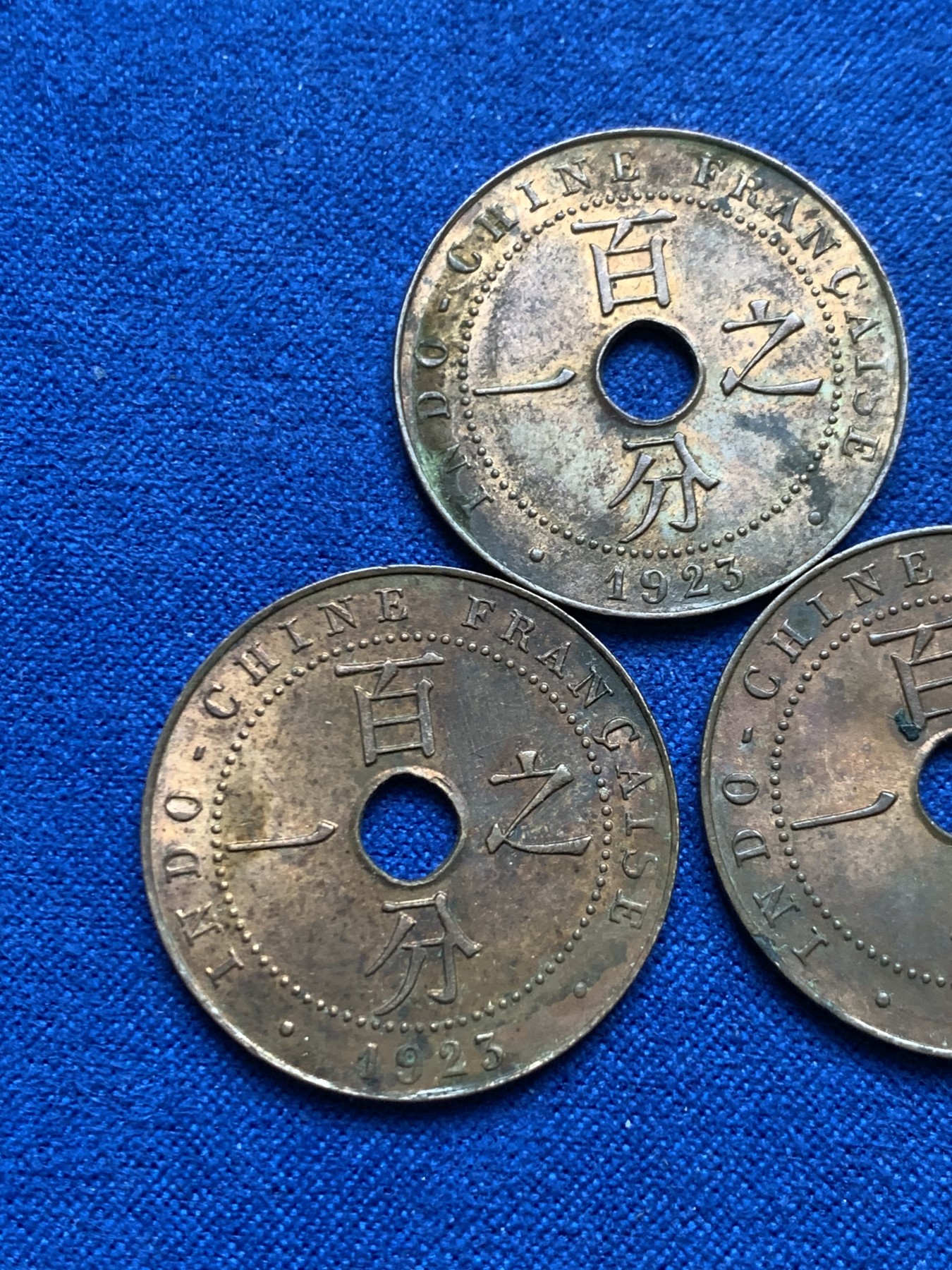 《竞宝斋》第246场-周日，周一 ，周二3场连拍 (全场包邮) 3枚一组 法属印支1923年百分之一铜币