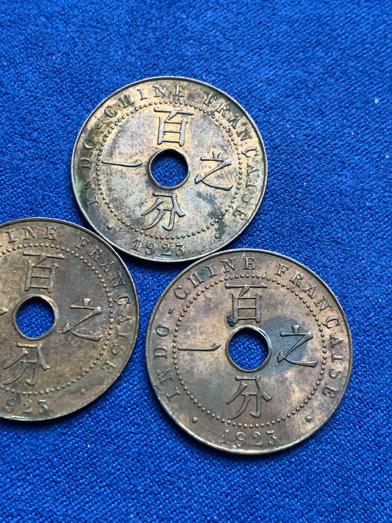 《竞宝斋》第246场-周日，周一 ，周二3场连拍 (全场包邮) 3枚一组 法属印支1923年百分之一铜币