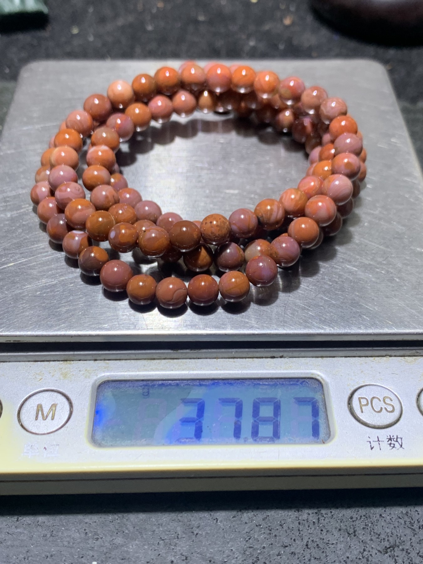 川料南红玛瑙多圈手串一条，