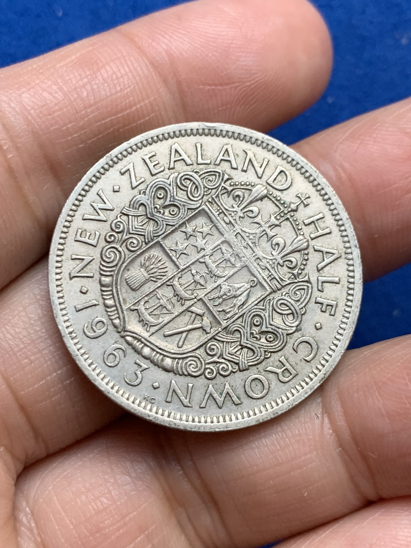 《竞宝斋》第246场-周日，周一 ，周二3场连拍 (全场包邮) 新西兰1963年半克朗