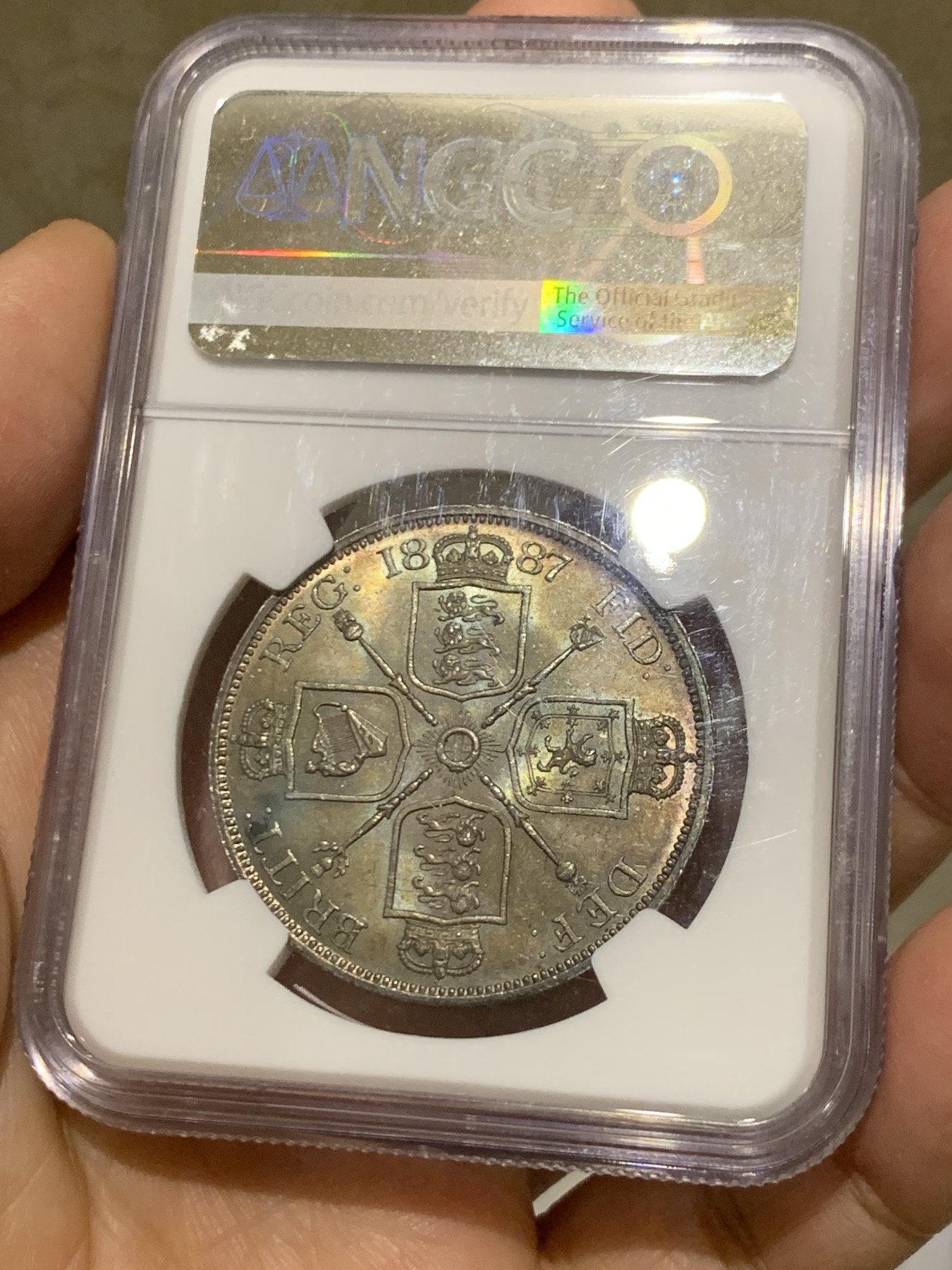 《竞宝斋》第246场-周日，周一 ，周二3场连拍 (全场包邮) NGC MS62 英国1887维多利亚女王高冠双弗洛林 阿拉伯数字1版 五彩包浆